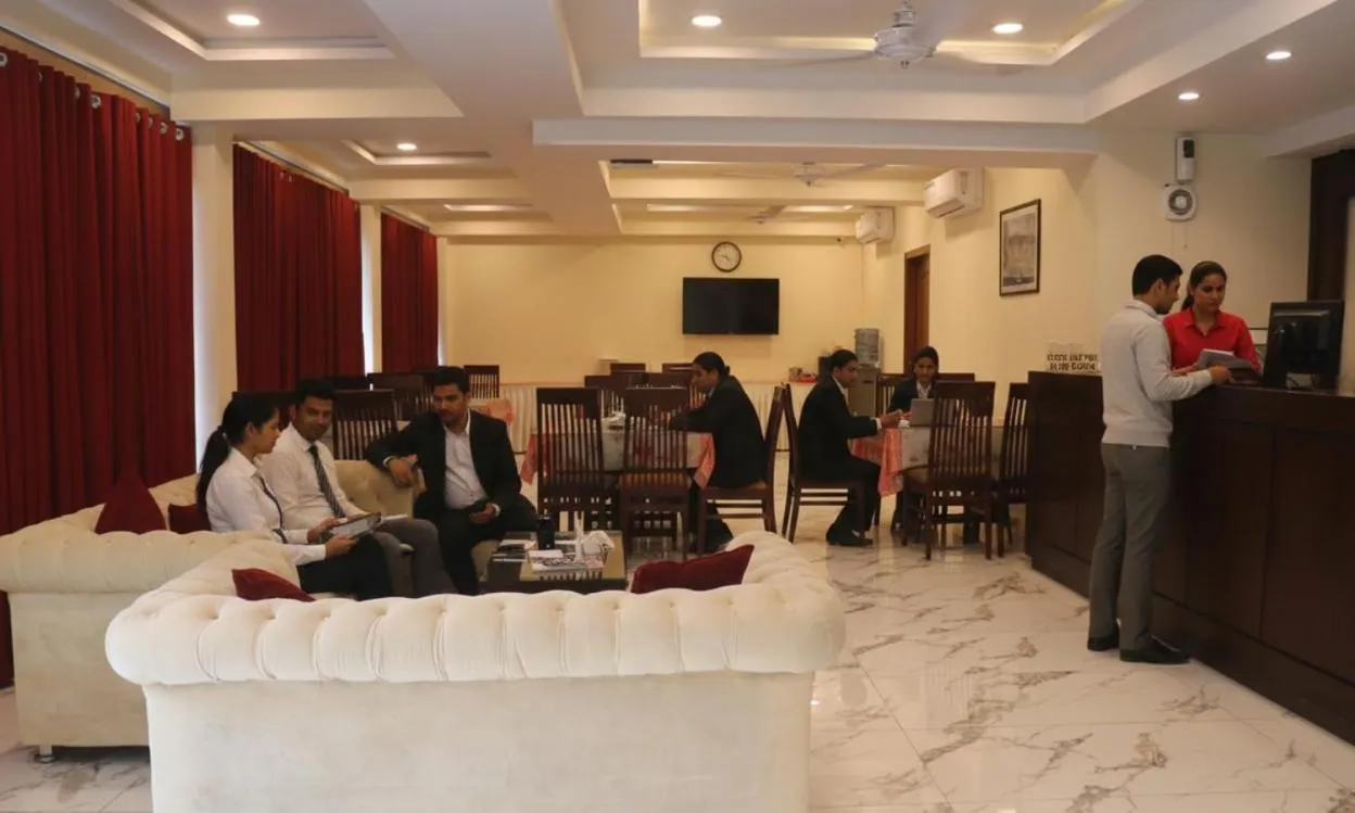 Restaurant/places to eat in Diplomat Hotel