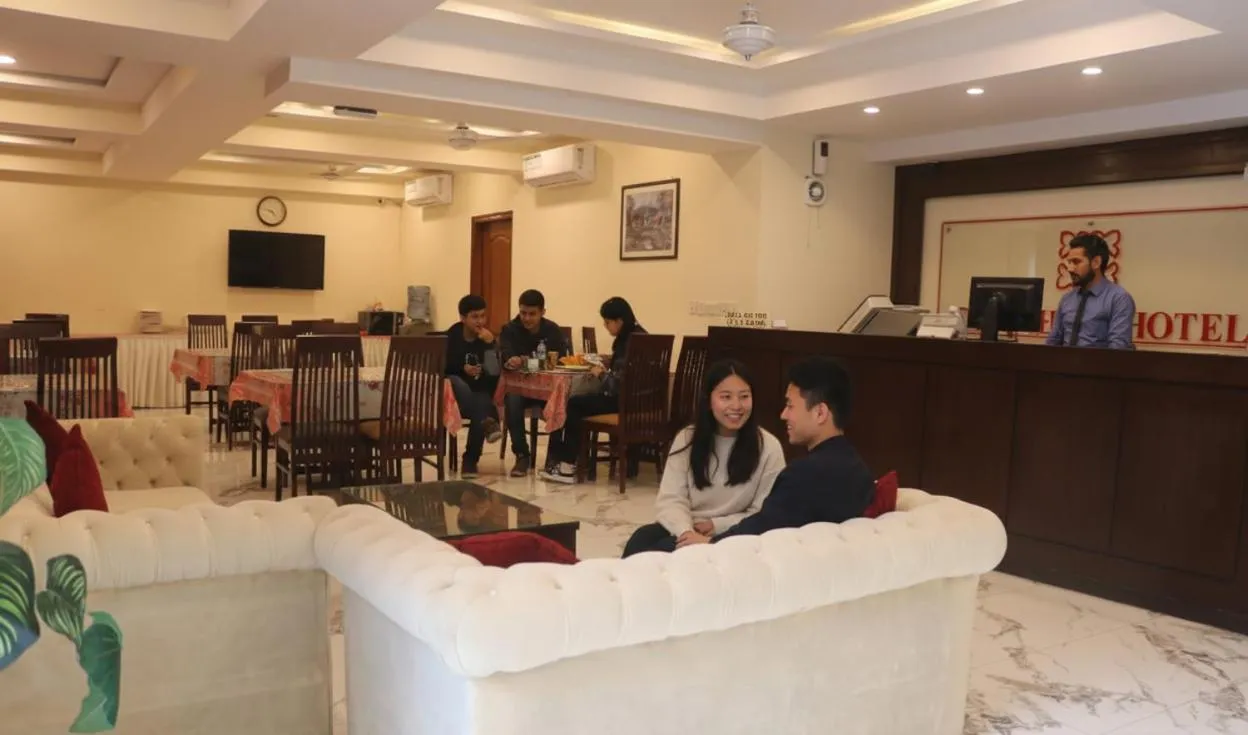 Restaurant/places to eat in Diplomat Hotel