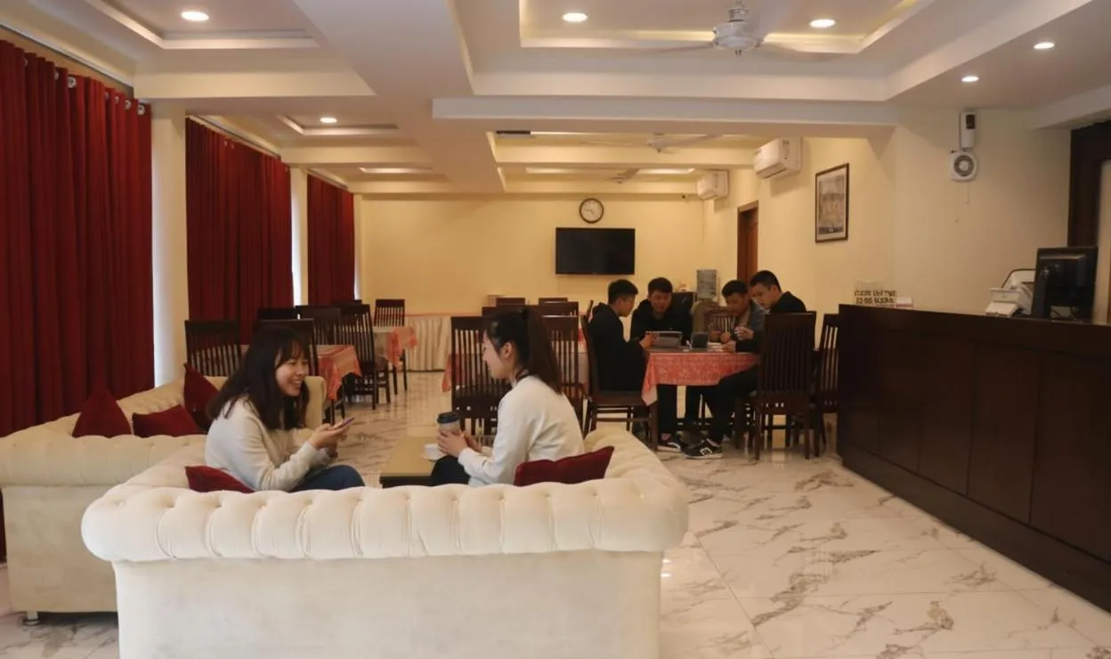 Restaurant/places to eat in Diplomat Hotel
