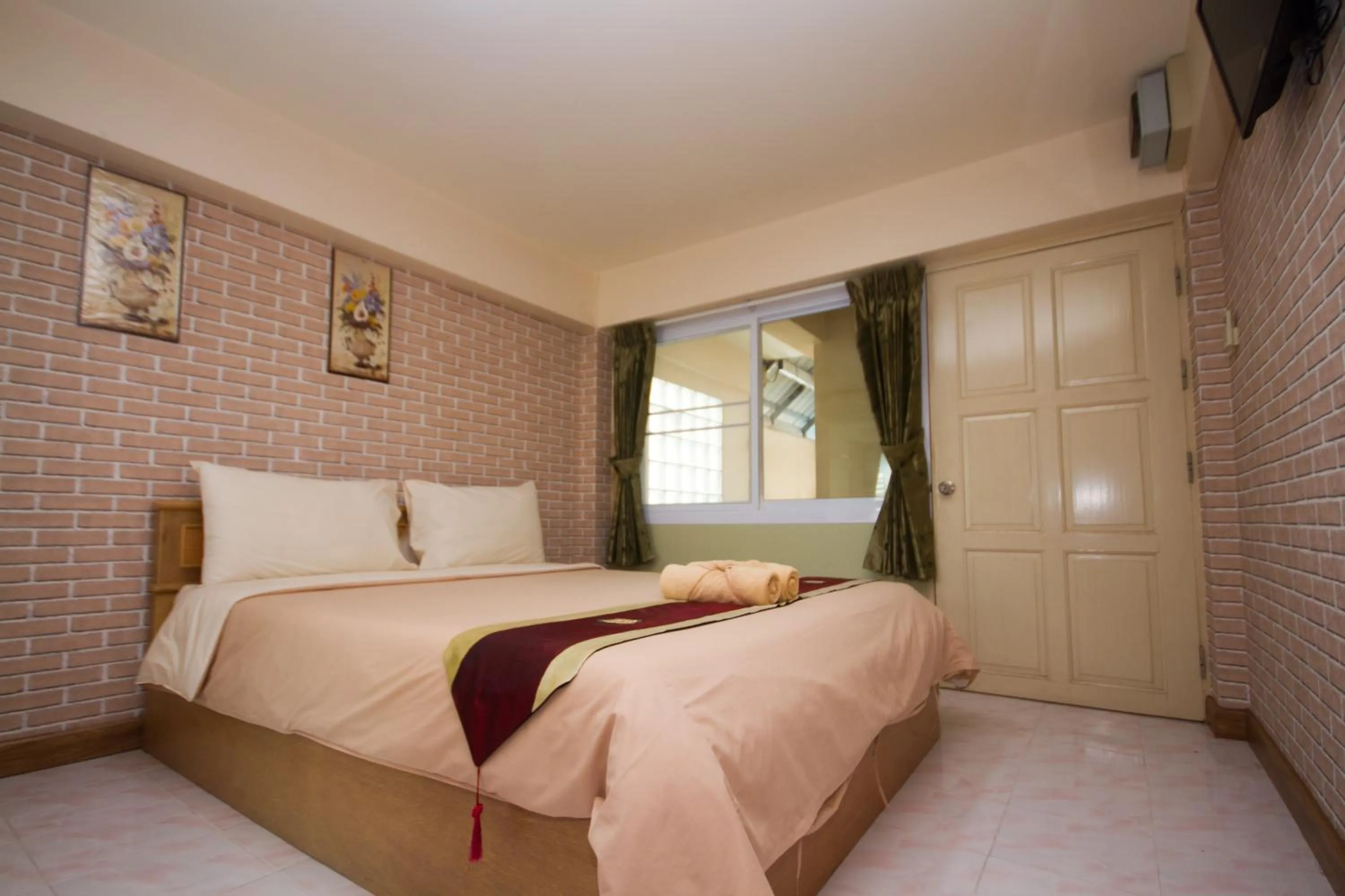 Bed in Jang Sripoom House