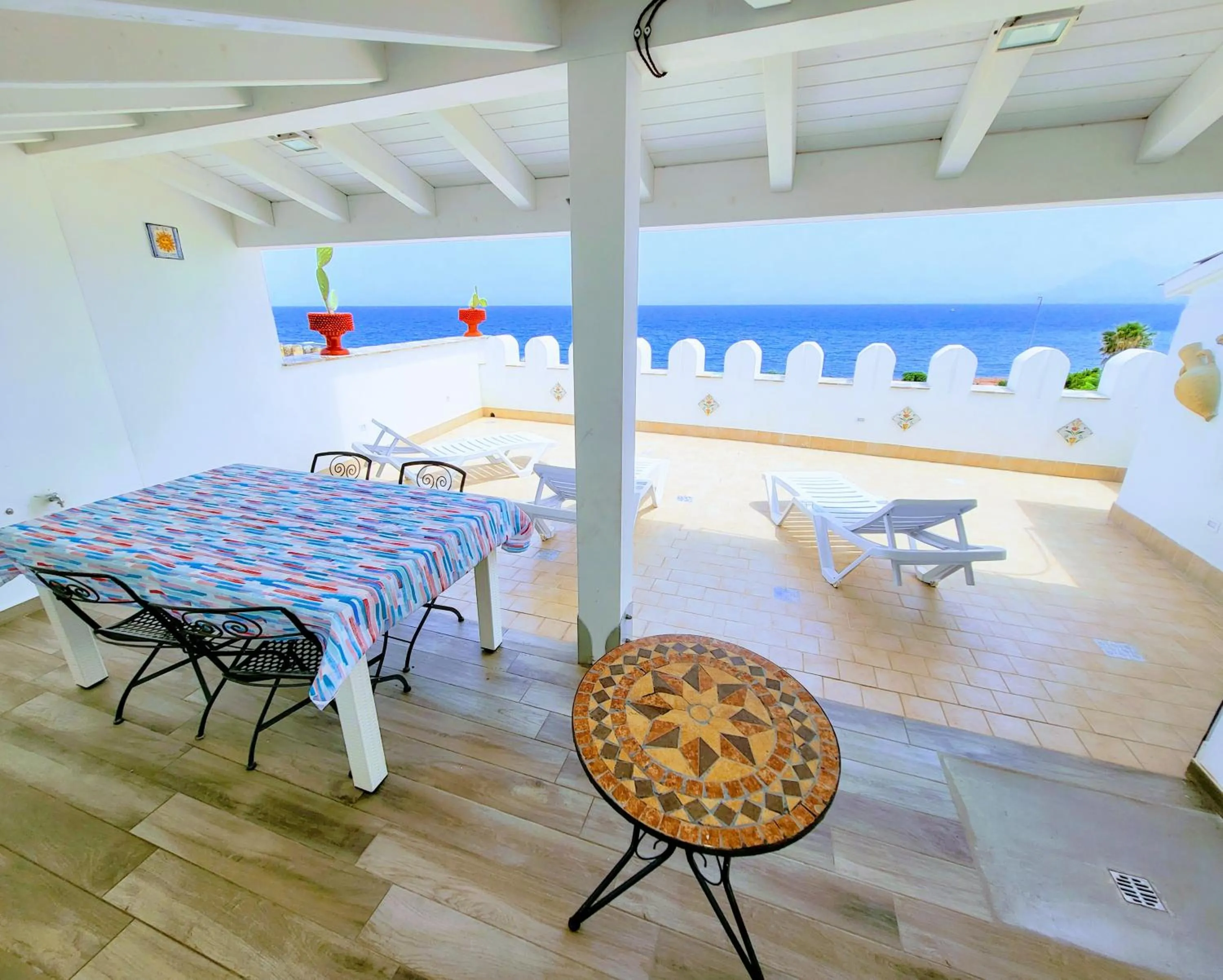 Patio in Seafront House Gabbiano Azzurro