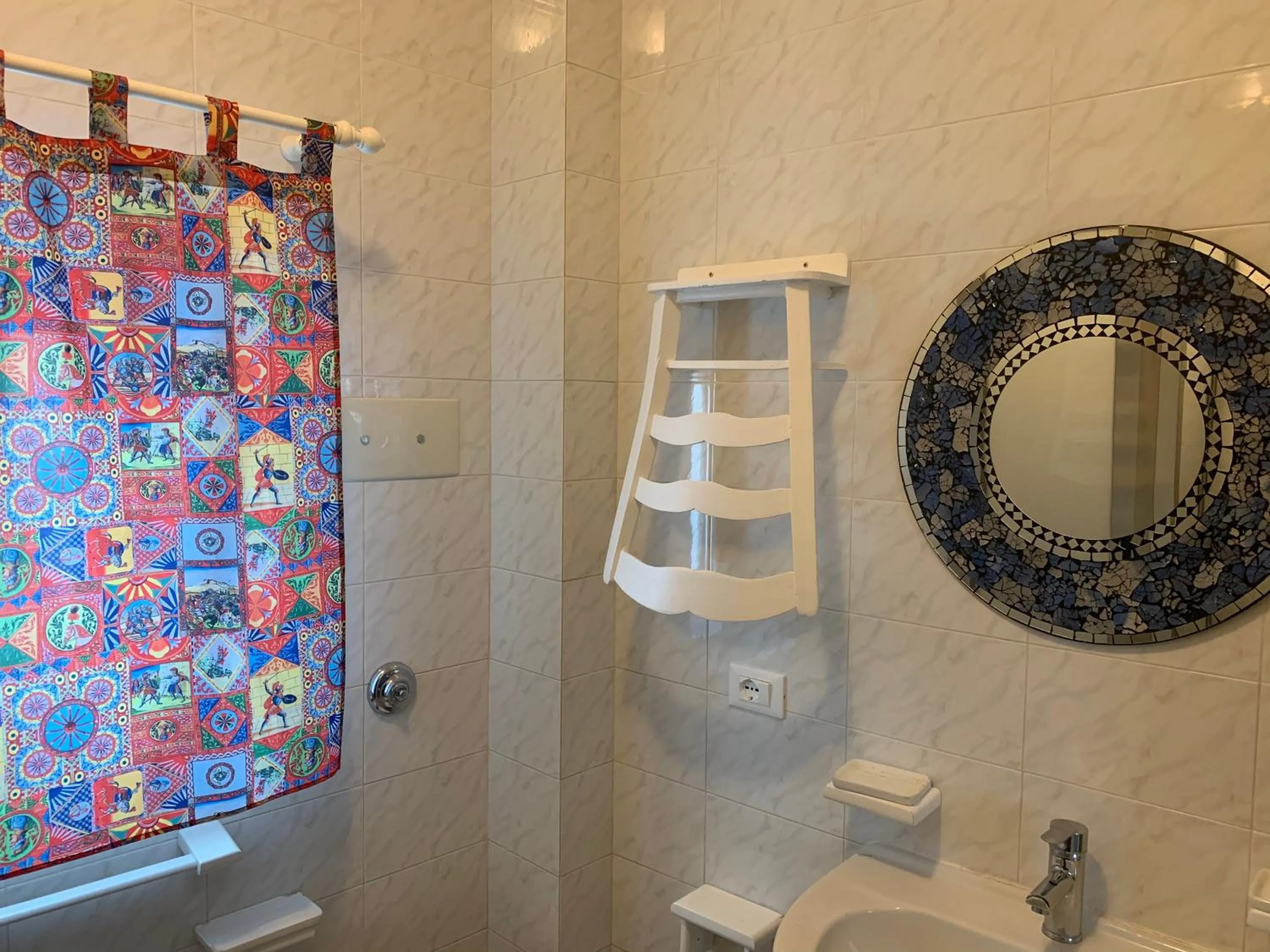 Shower in Seafront House Gabbiano Azzurro