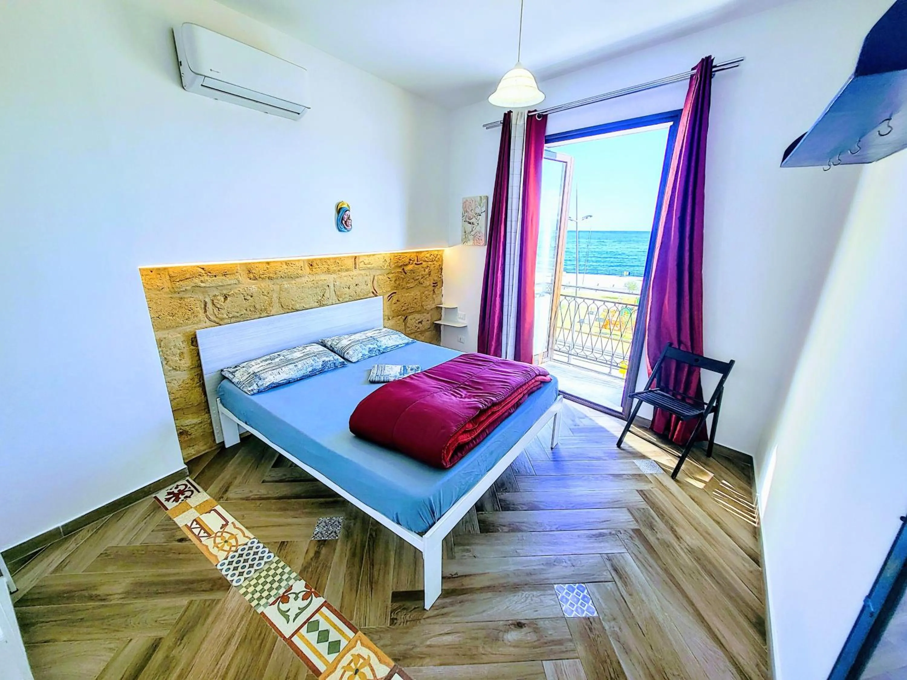 Bed in Seafront House Gabbiano Azzurro