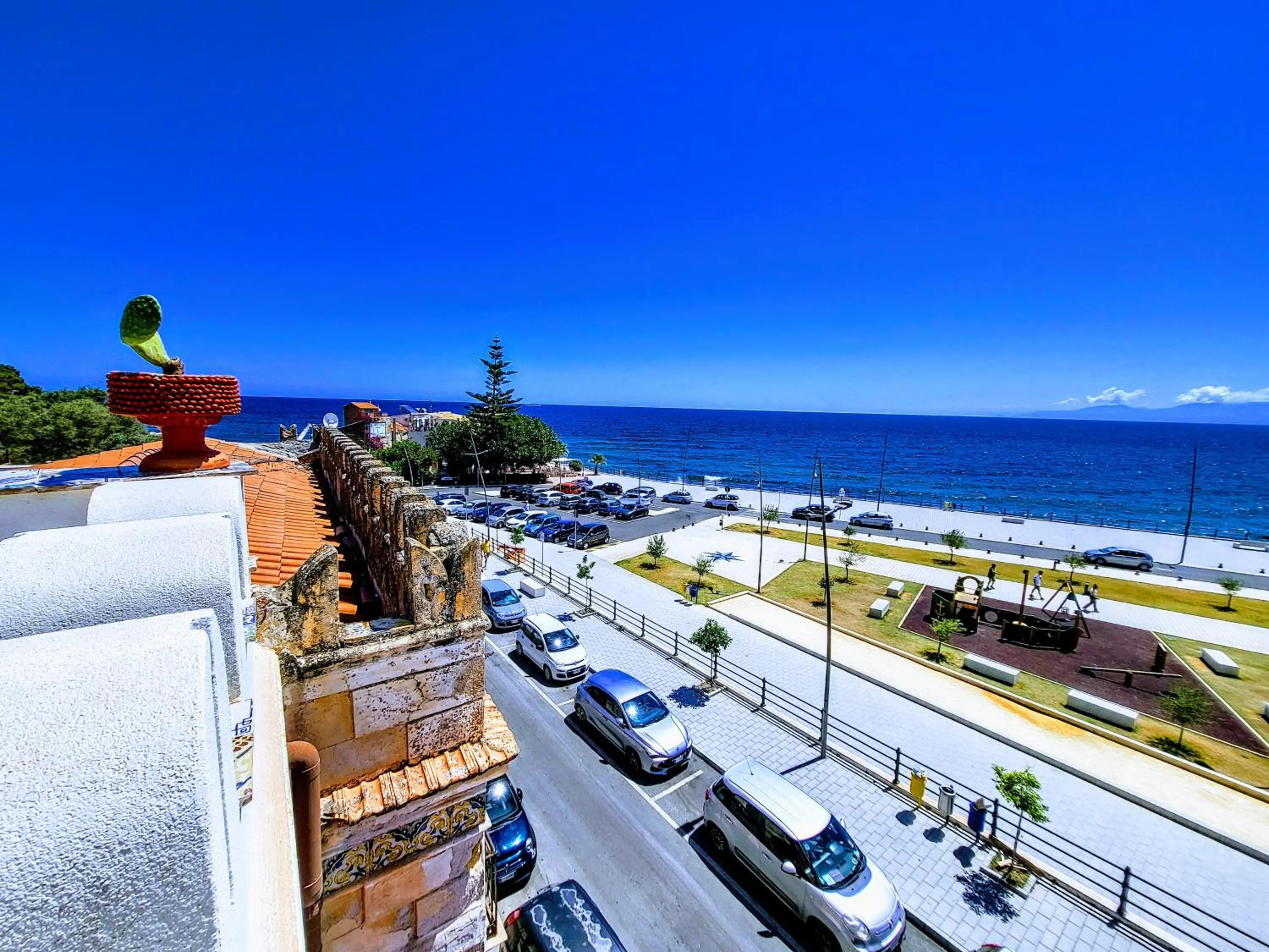 Day in Seafront House Gabbiano Azzurro