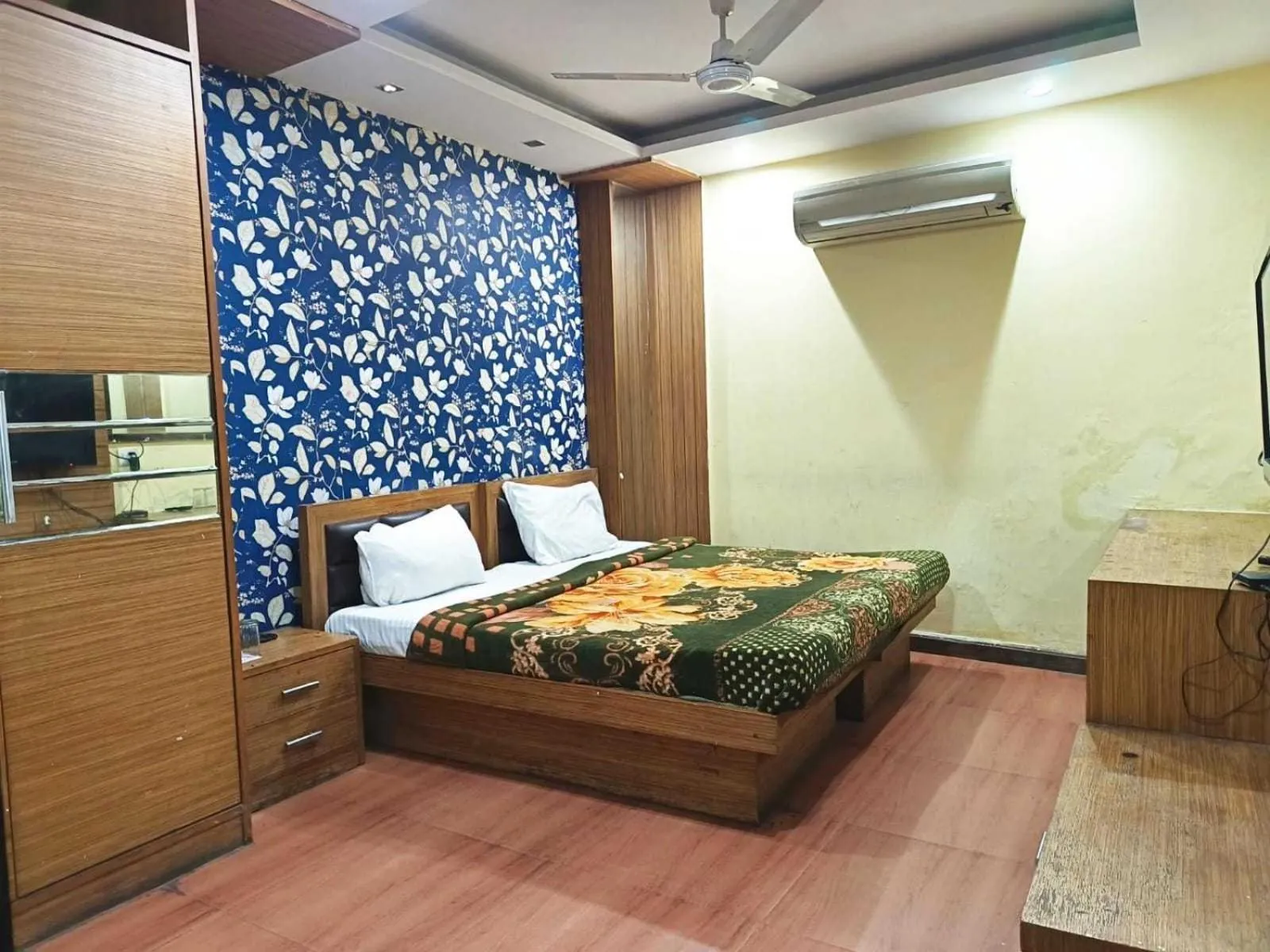 Bedroom in Hotel O Kochar Plaza