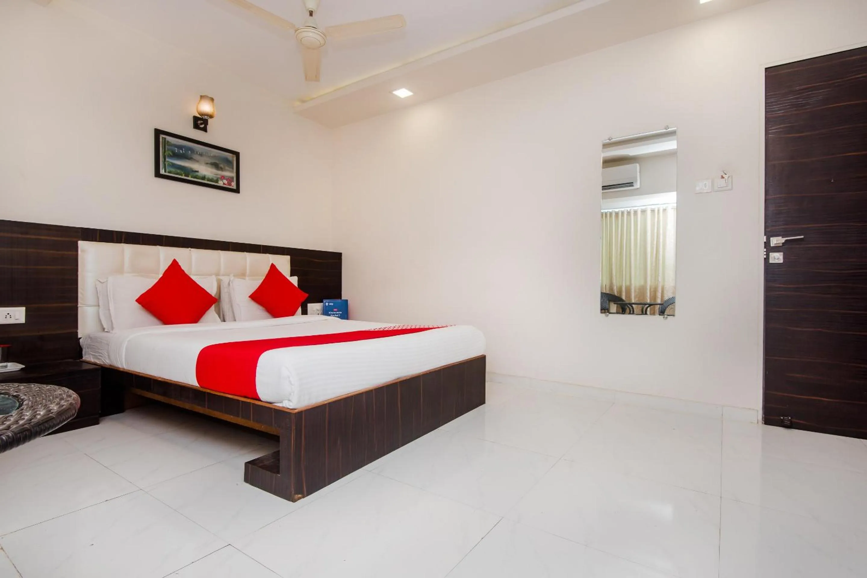 Bedroom in Hotel O Alfa Grand Near Chhatrapati Shivaji International Airport