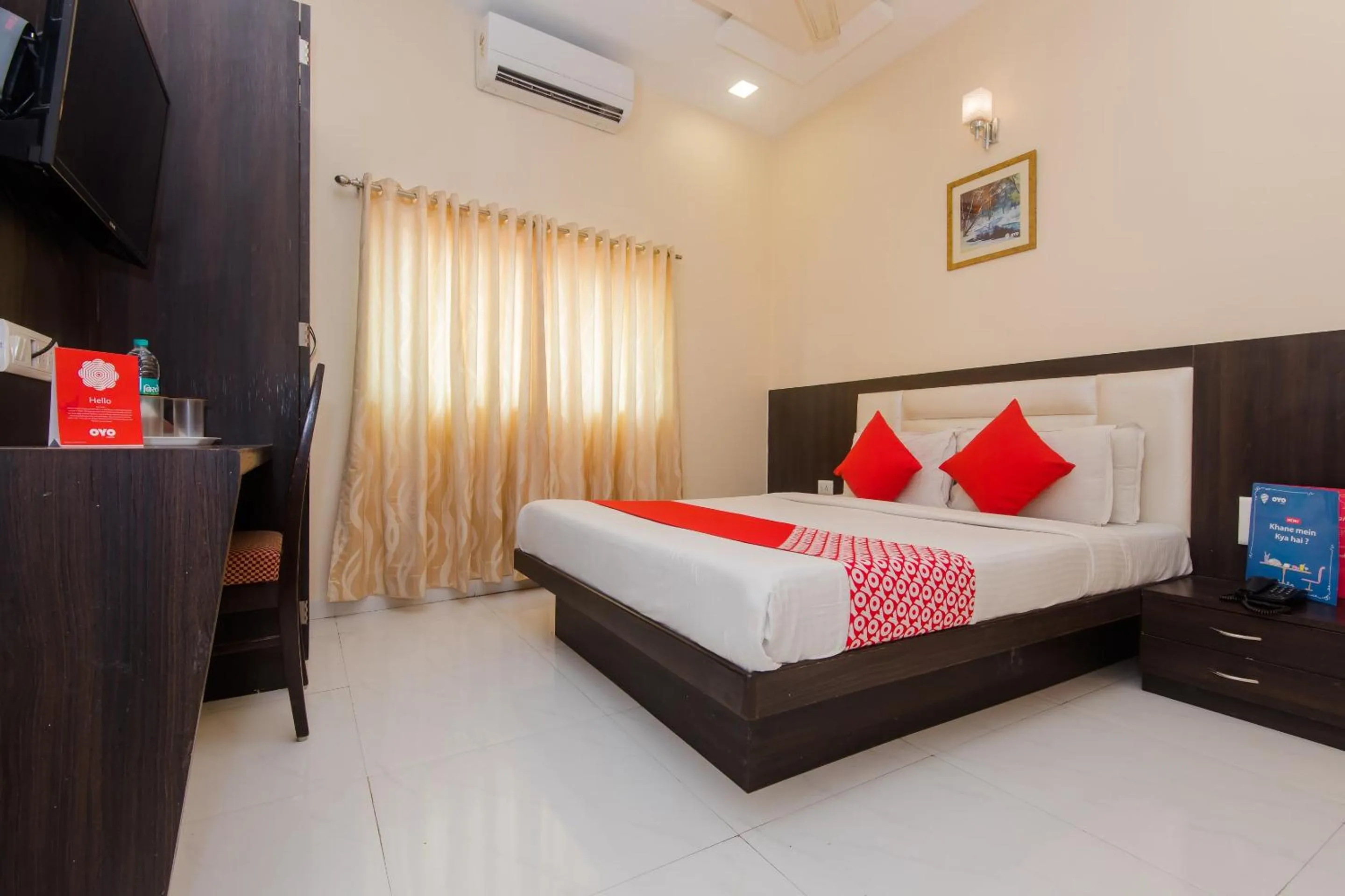 Bedroom in Hotel O Alfa Grand Near Chhatrapati Shivaji International Airport