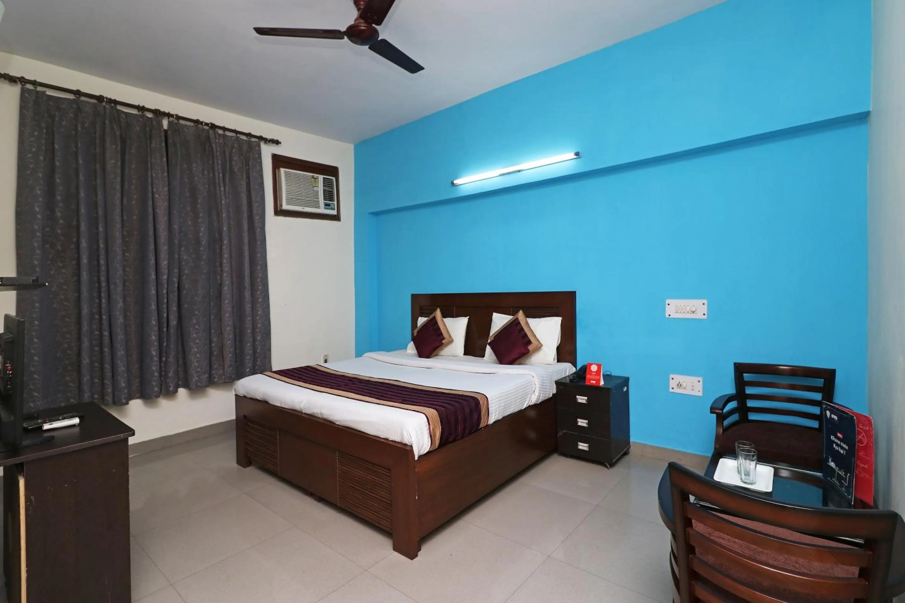 Photo of the whole room, Bed in Hotel Akash Palace