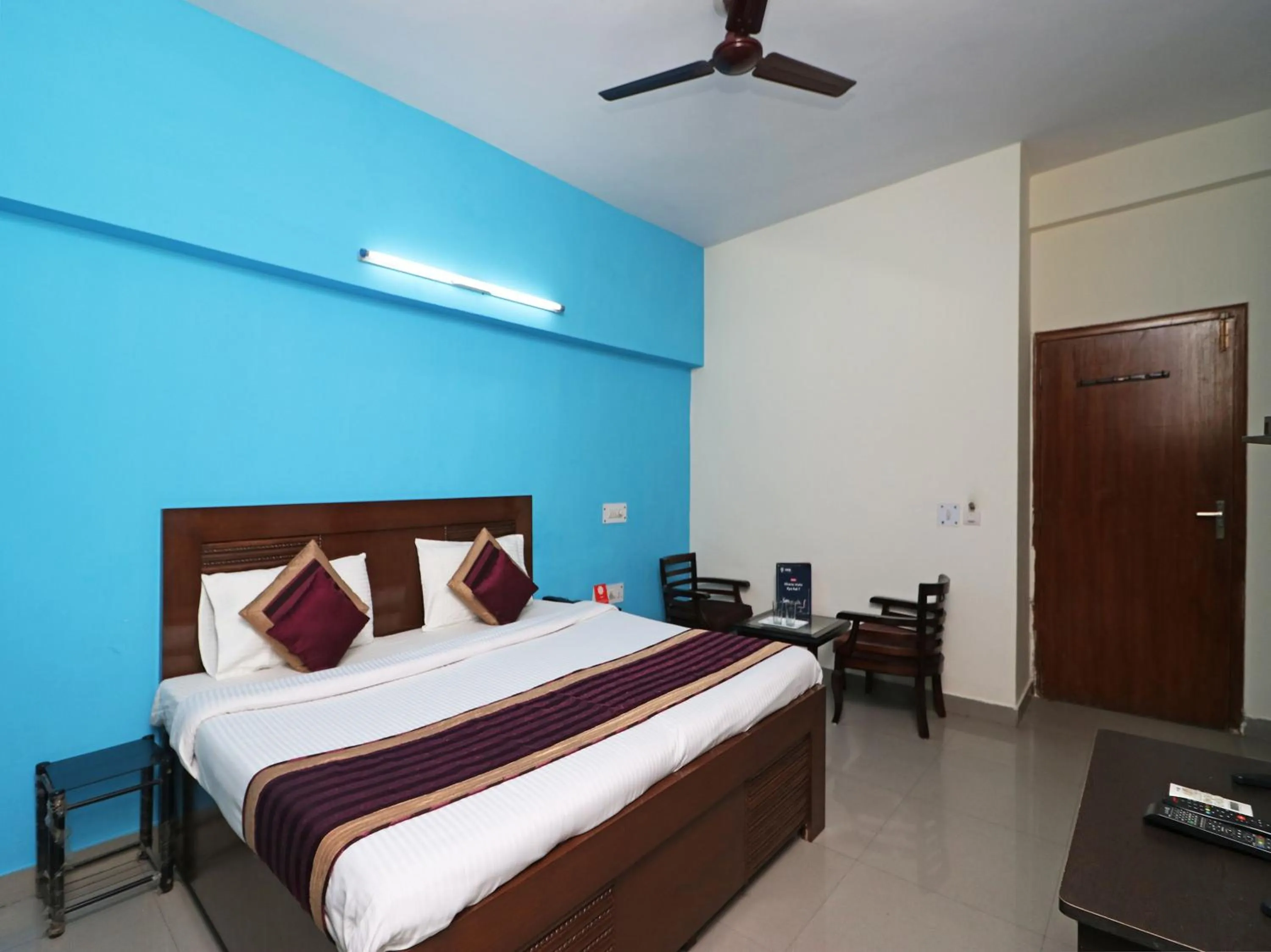 Bathroom, Bed in Hotel Akash Palace