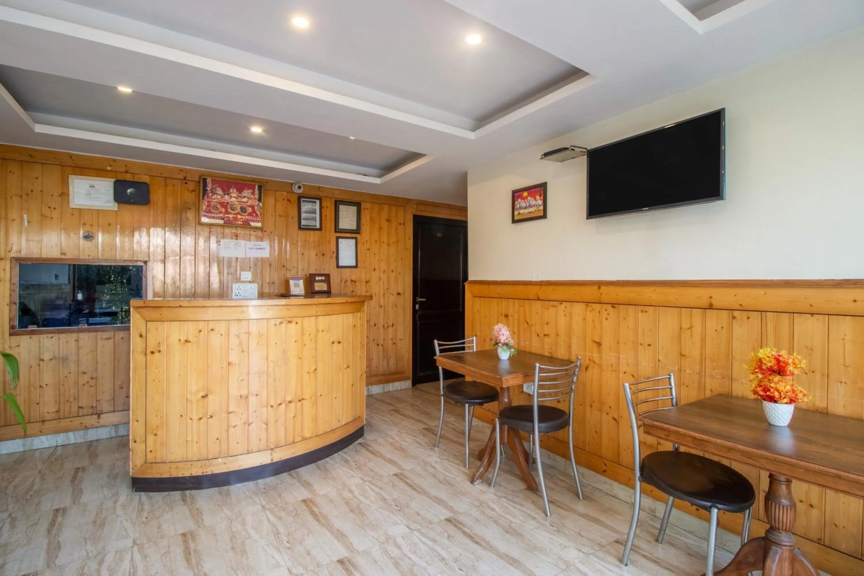 Lobby or reception in Itsy Hotels Avantika With Forest View