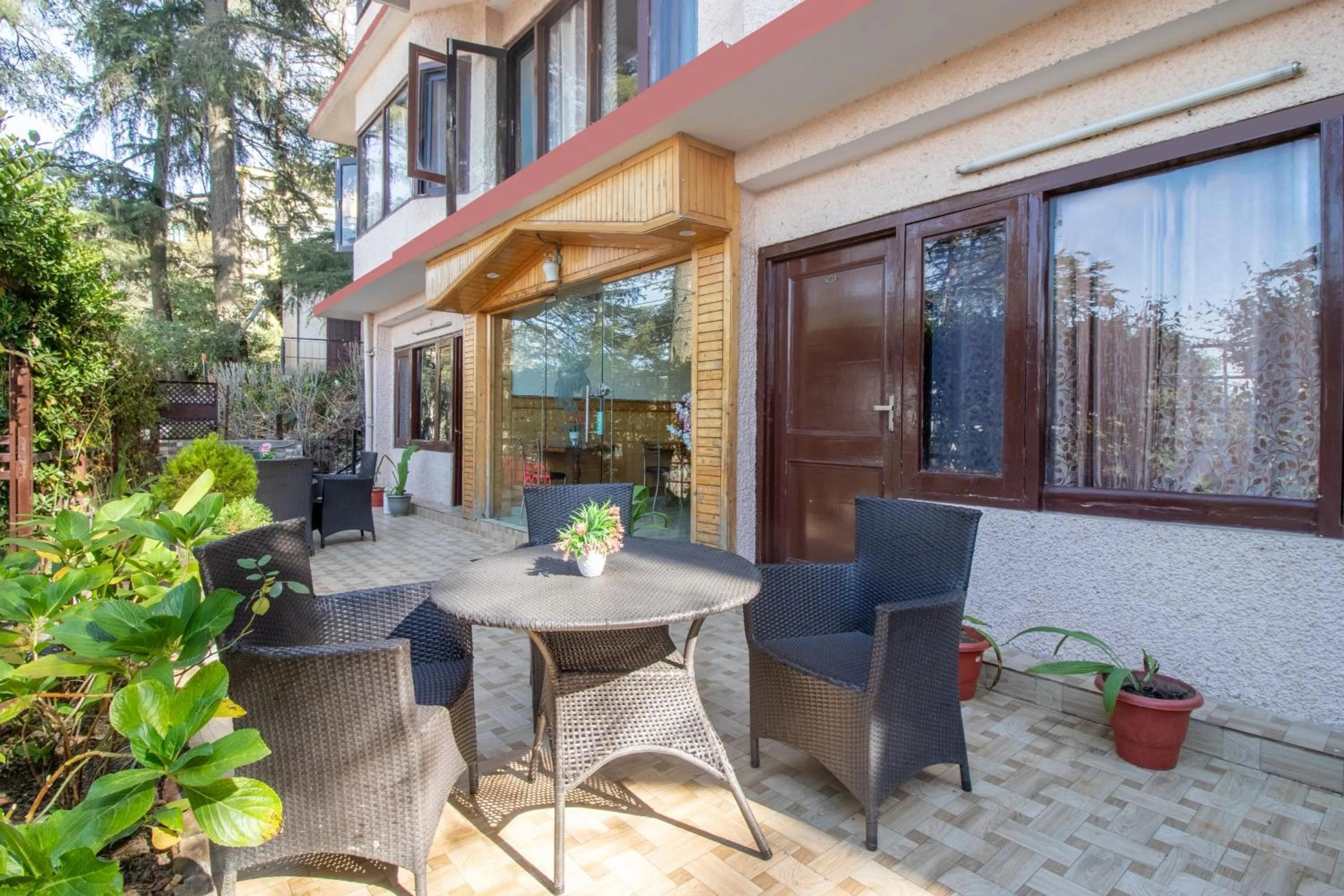 Seating area in Itsy Hotels Avantika With Forest View
