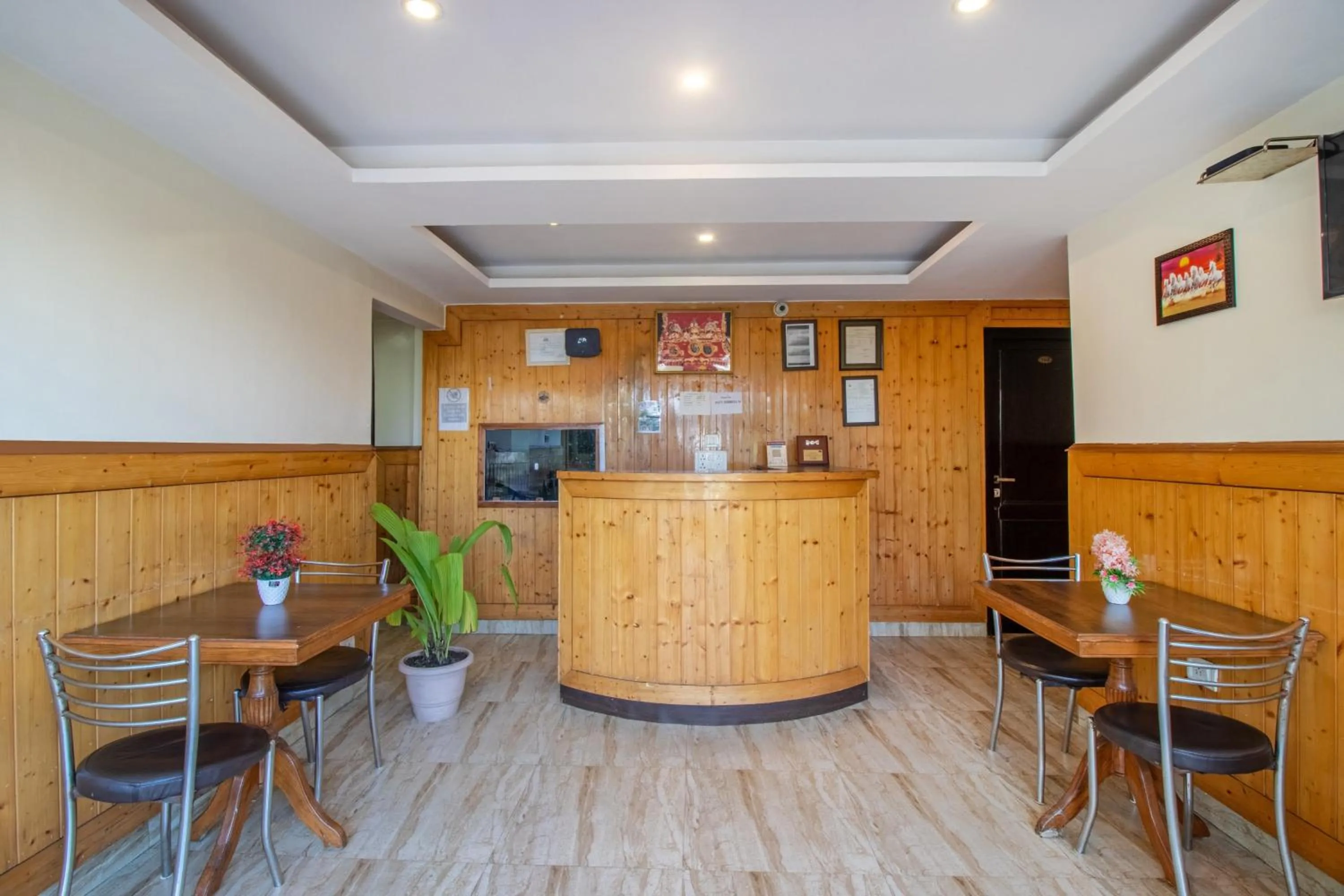 Lobby or reception in Itsy Hotels Avantika With Forest View