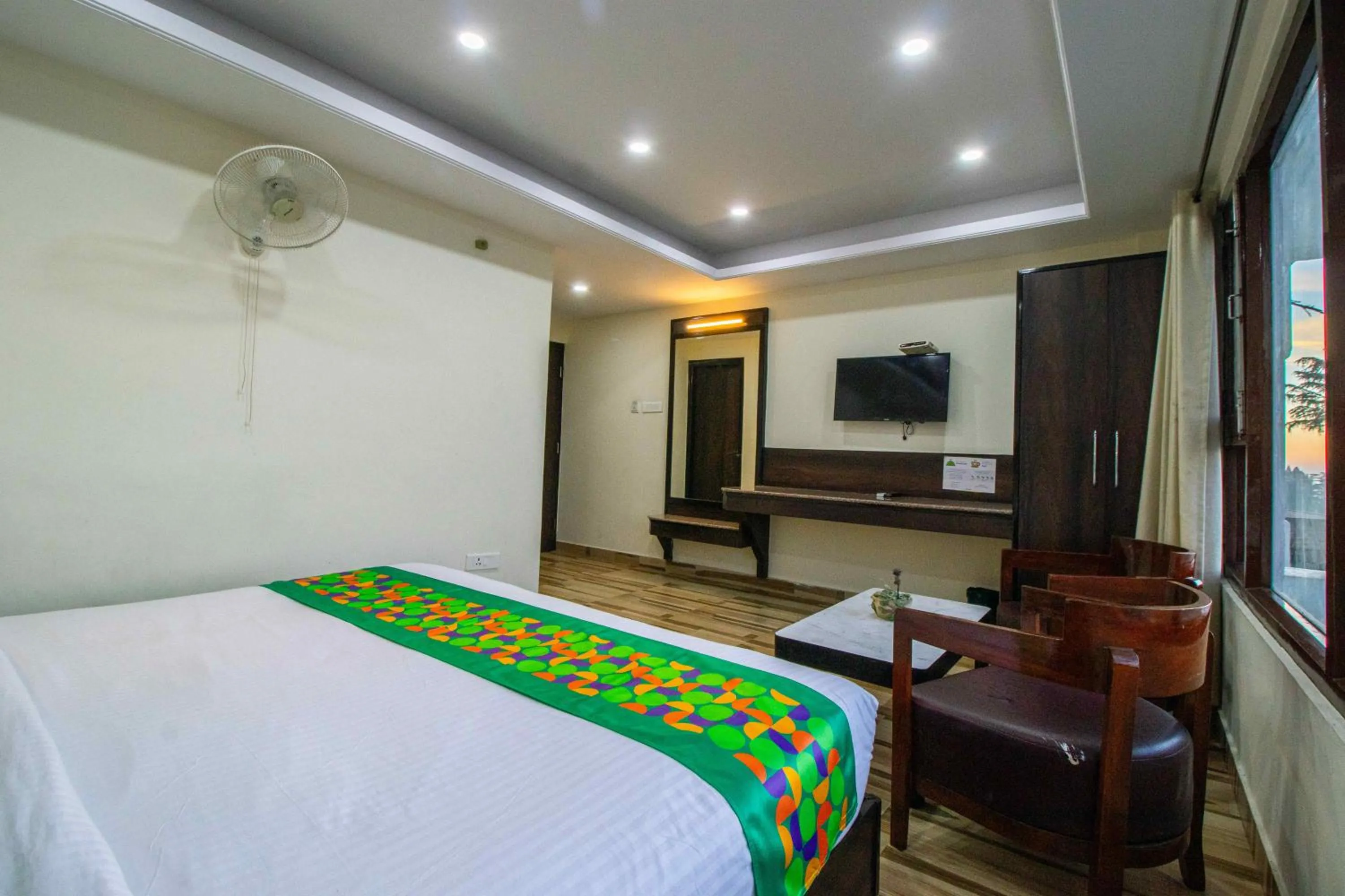 Bedroom, Bed in Treebo Maharaja, Near Mall Road