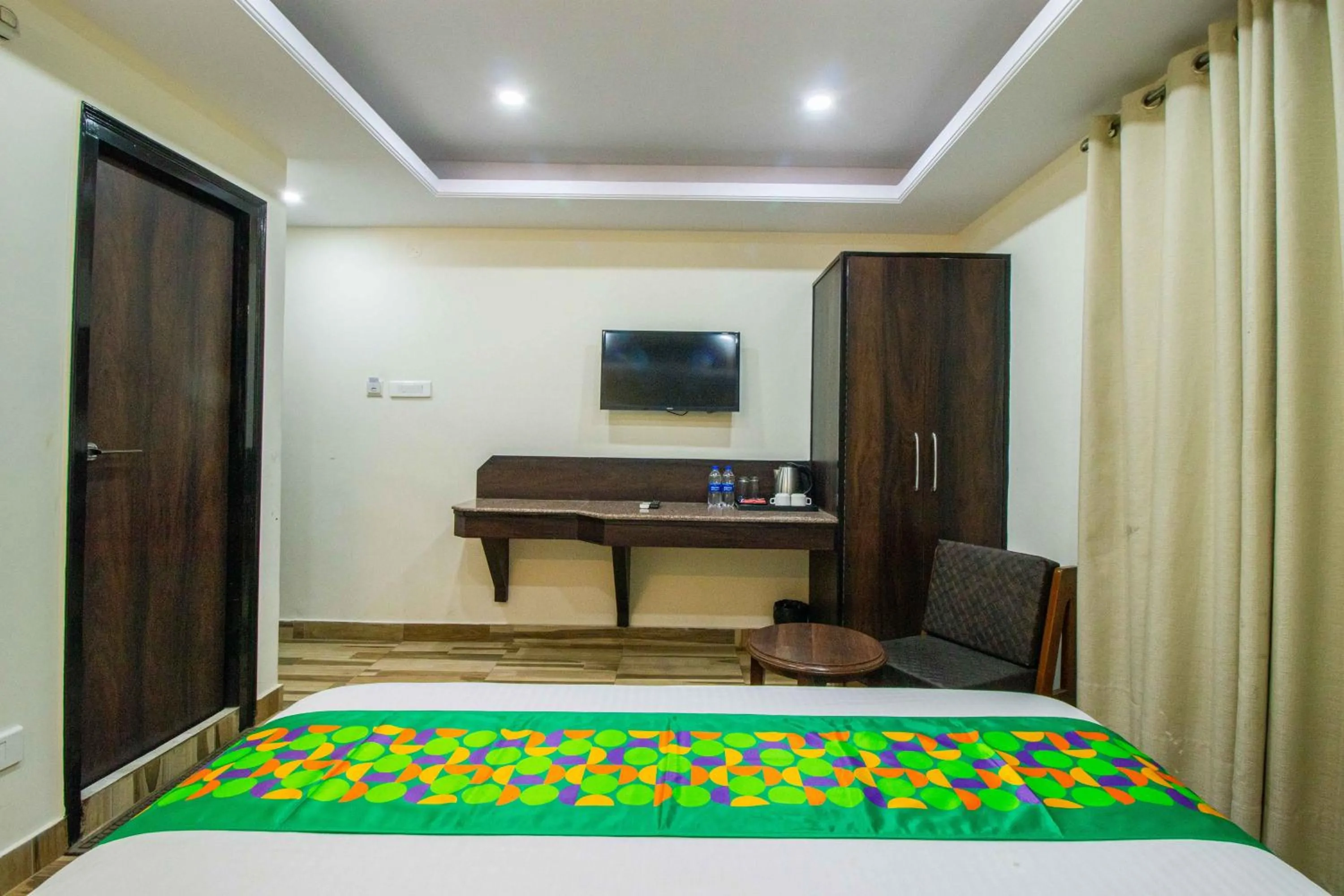 Bedroom, Bed in Treebo Maharaja, Near Mall Road