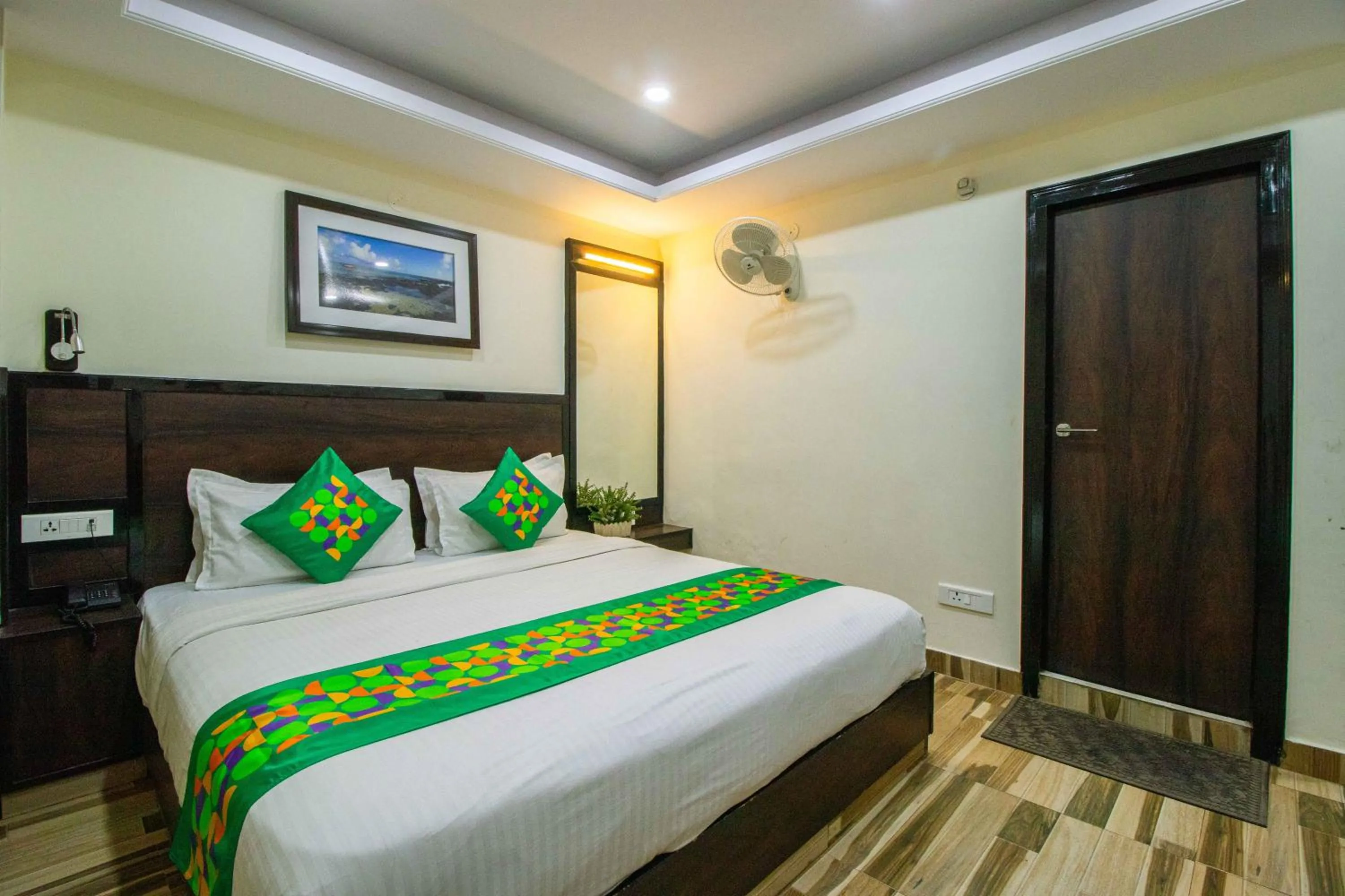 Bedroom, Bed in Treebo Maharaja, Near Mall Road