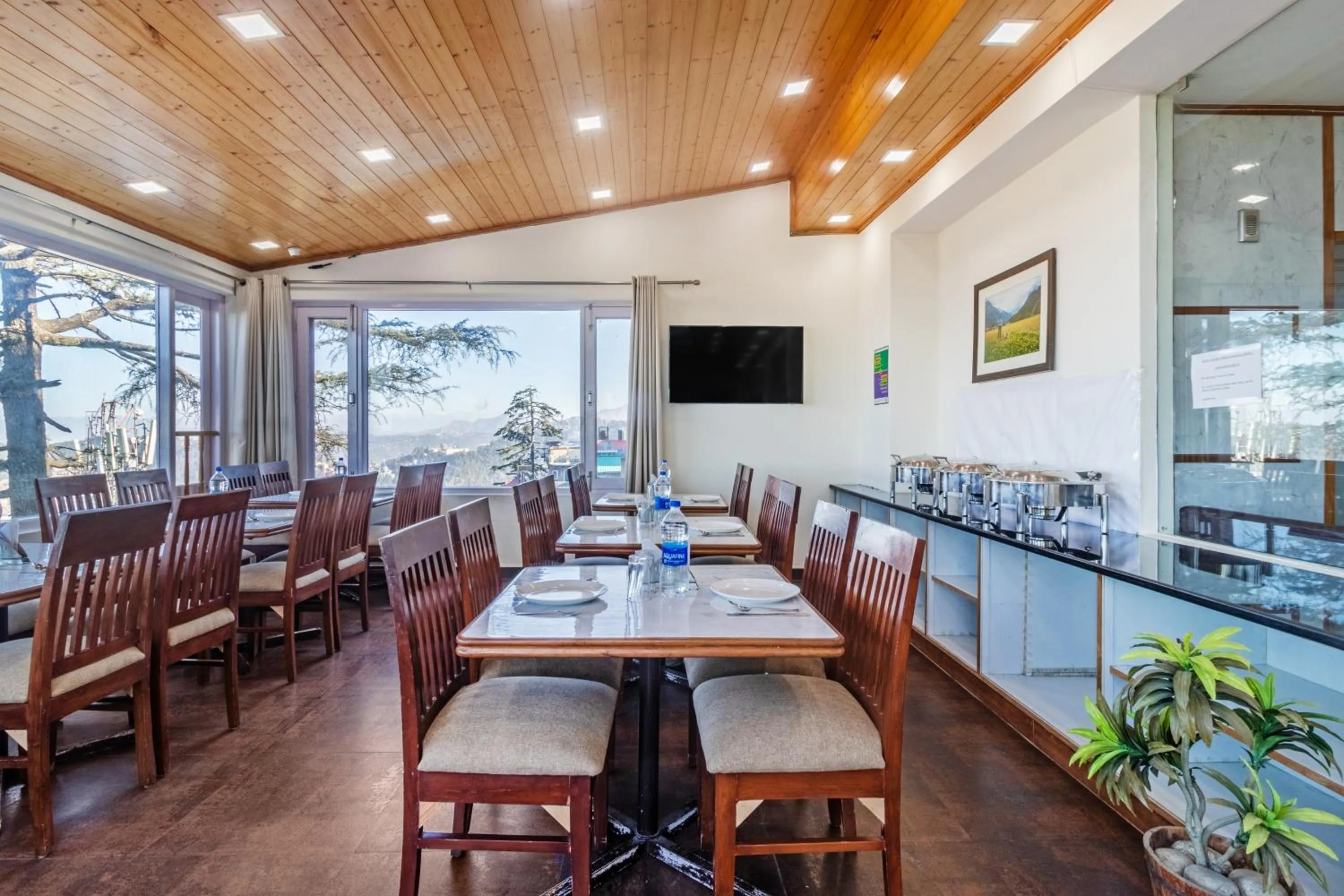 Restaurant/places to eat in Treebo Maharaja, Near Mall Road