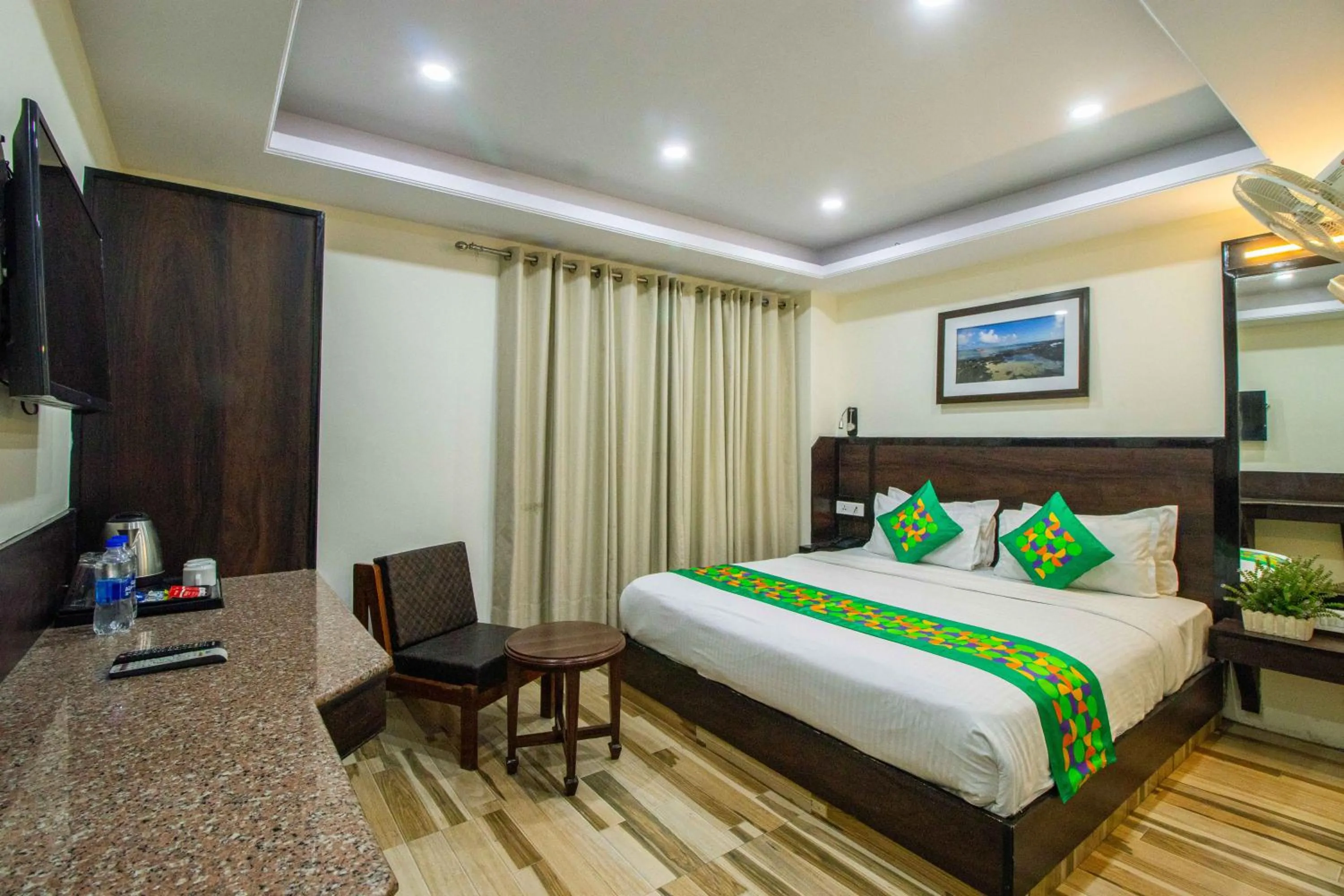Bedroom, Bed in Treebo Maharaja, Near Mall Road