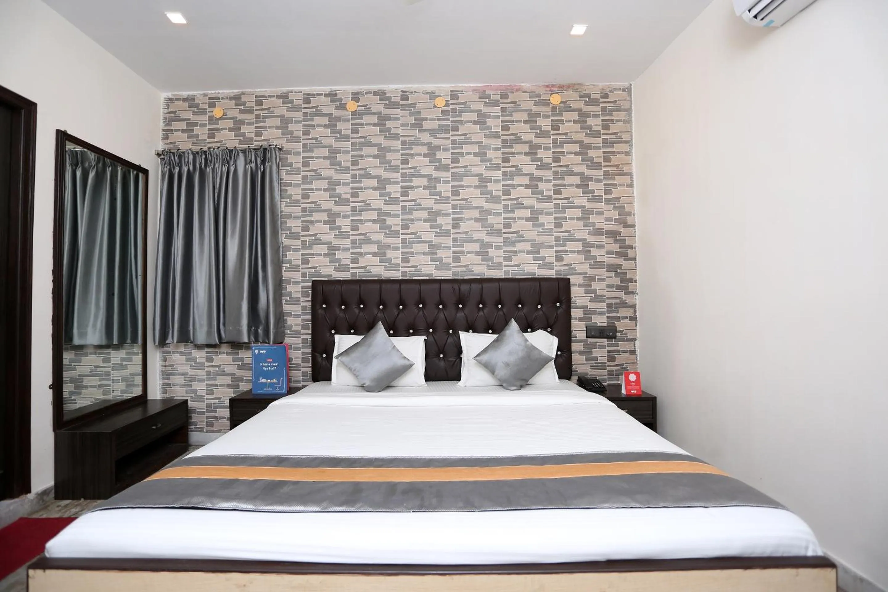 Bedroom in Collection O Church View Near St. Thomas's Church