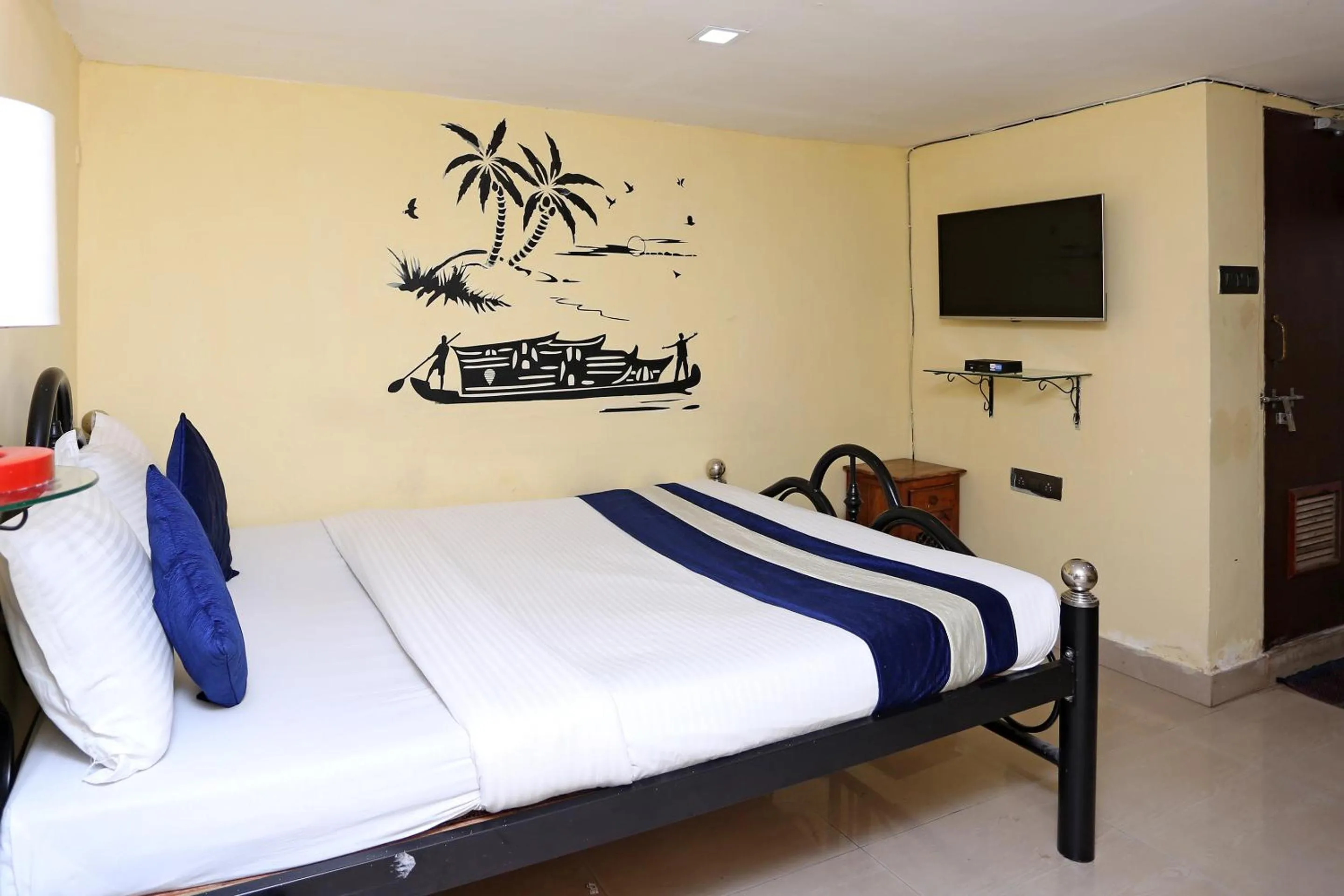 Bedroom in Collection O Church View Near St. Thomas's Church