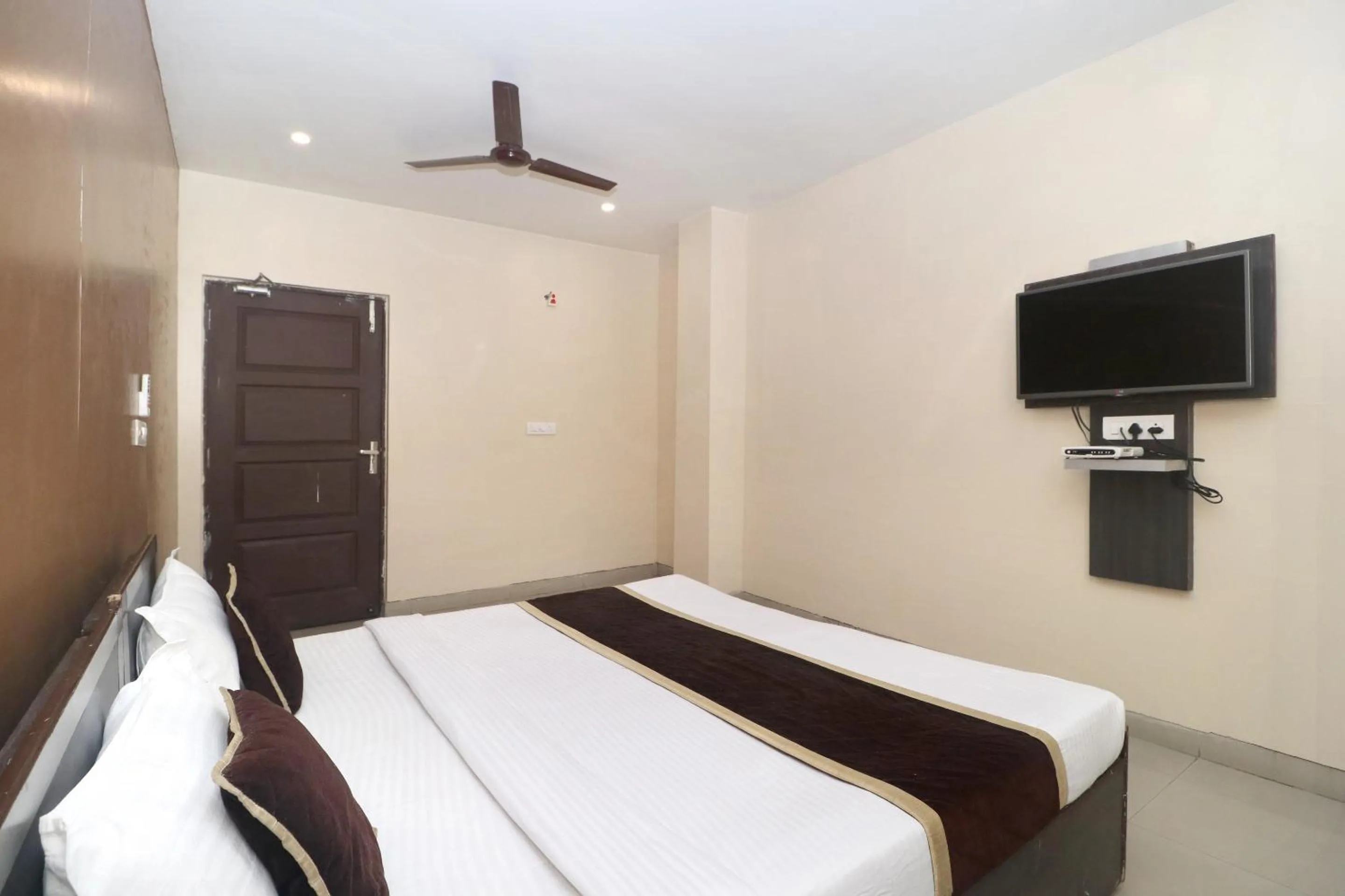 Bedroom, Bed in HOTEL WHITE STONE RESIDENCY