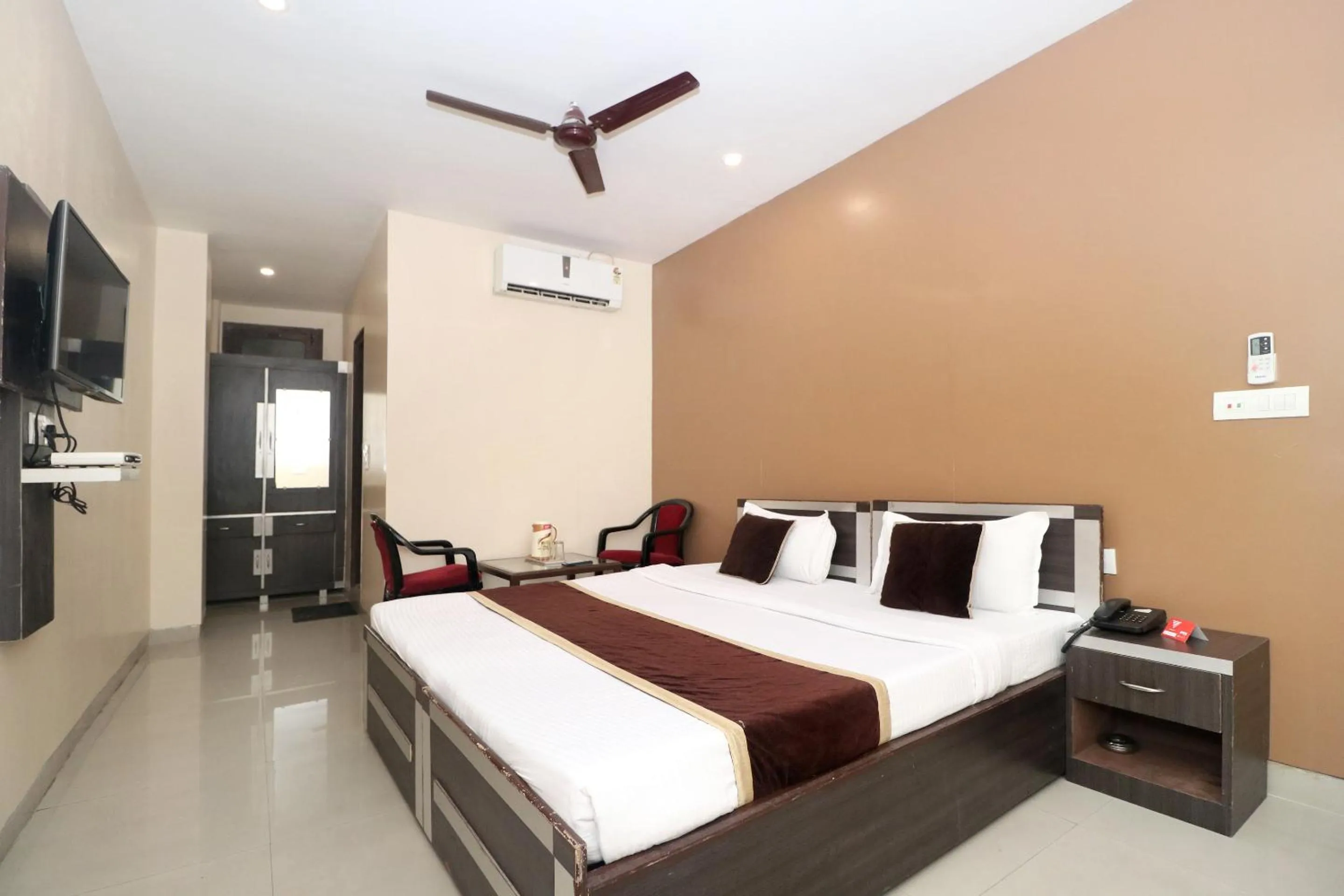 Lobby or reception, Bed in HOTEL WHITE STONE RESIDENCY