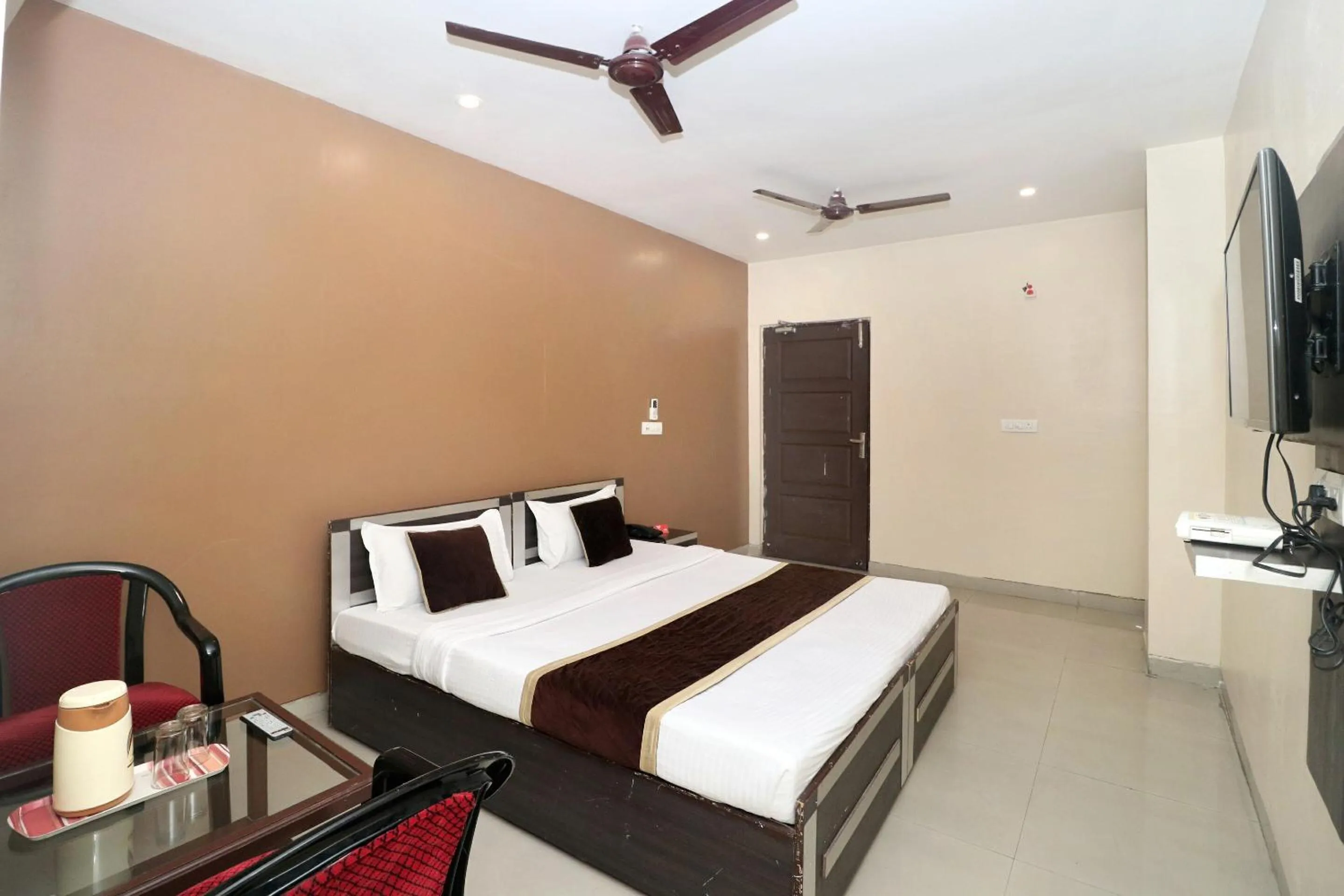 Bedroom, Bed in HOTEL WHITE STONE RESIDENCY