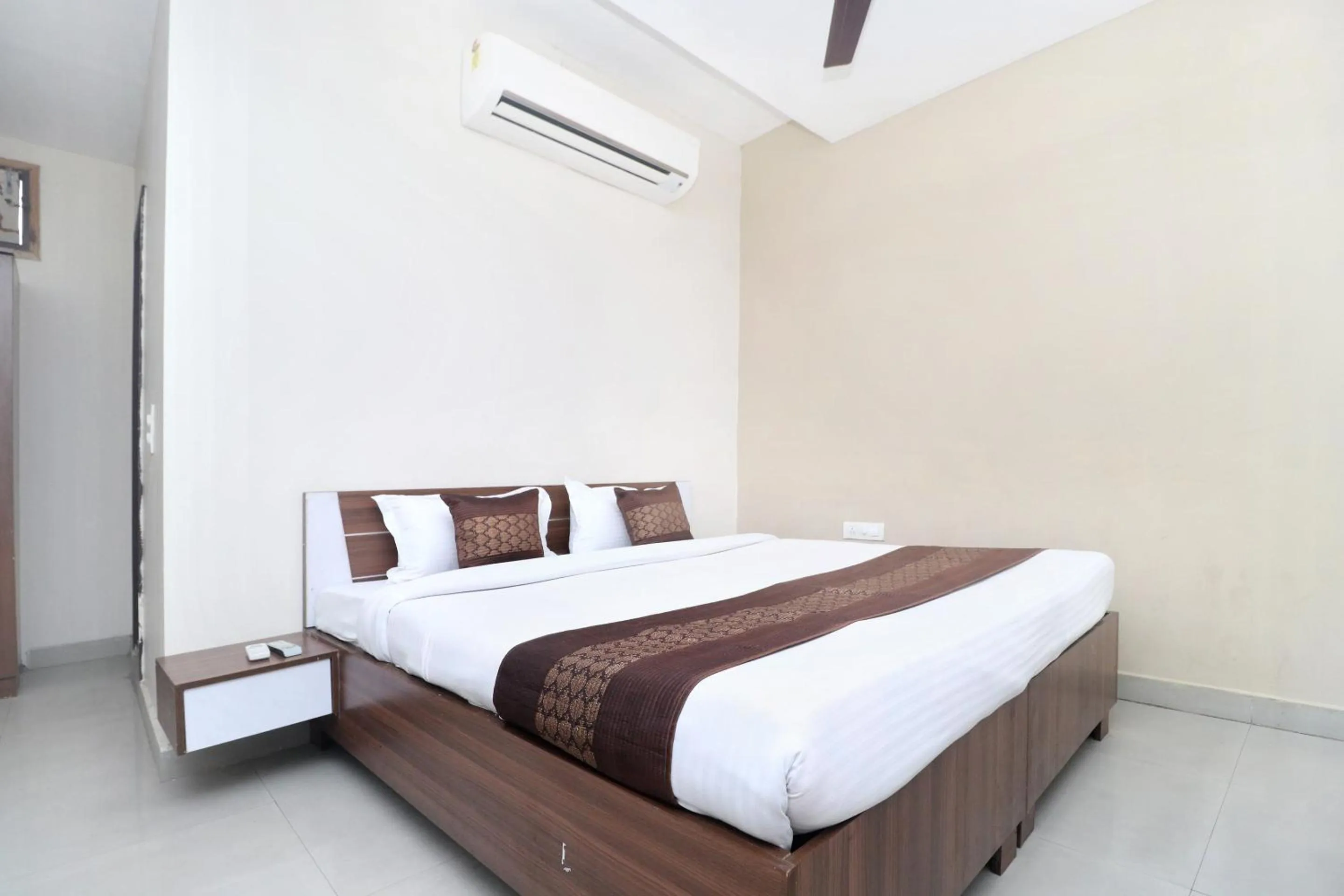 Bedroom, Bed in HOTEL WHITE STONE RESIDENCY