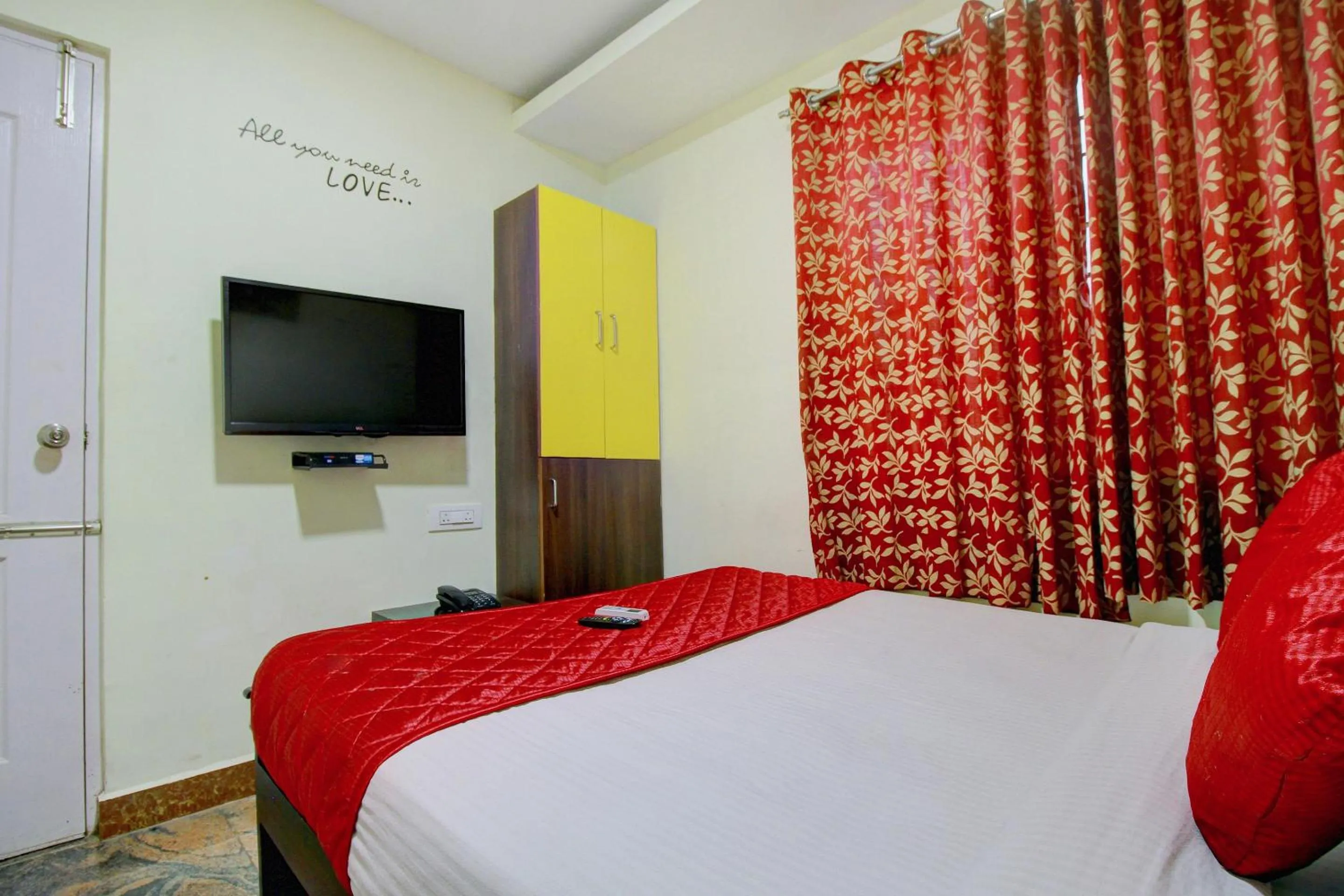 Bedroom, Bed in Hotel O India Gate