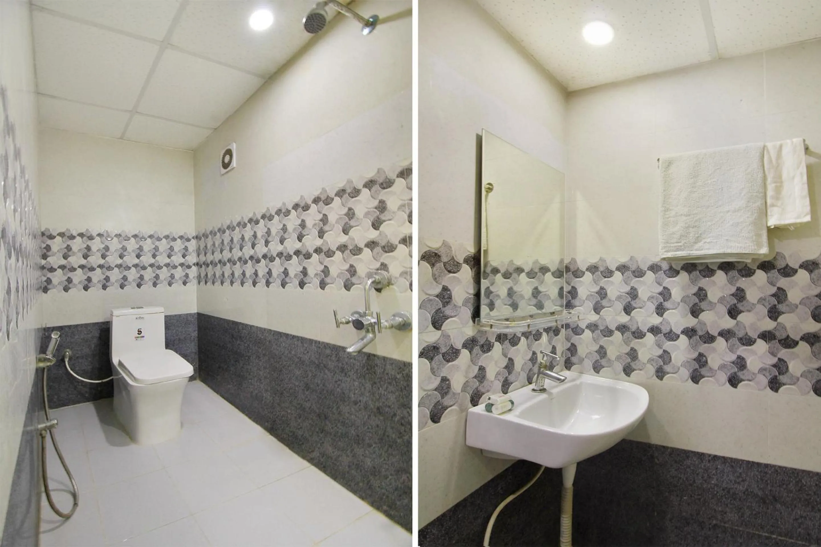 Bathroom in Hotel O India Gate