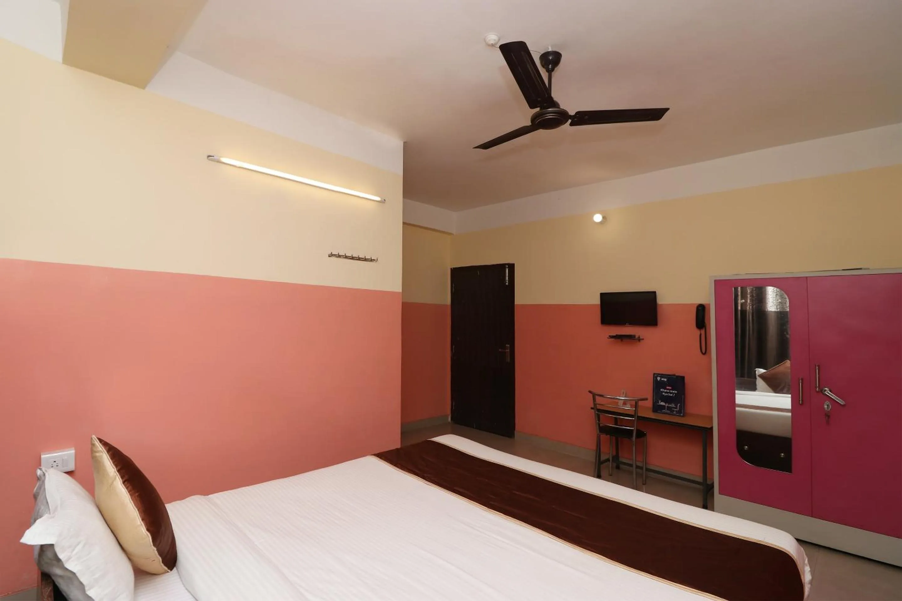 Bedroom in Hotel O Prabha Palace Lodge