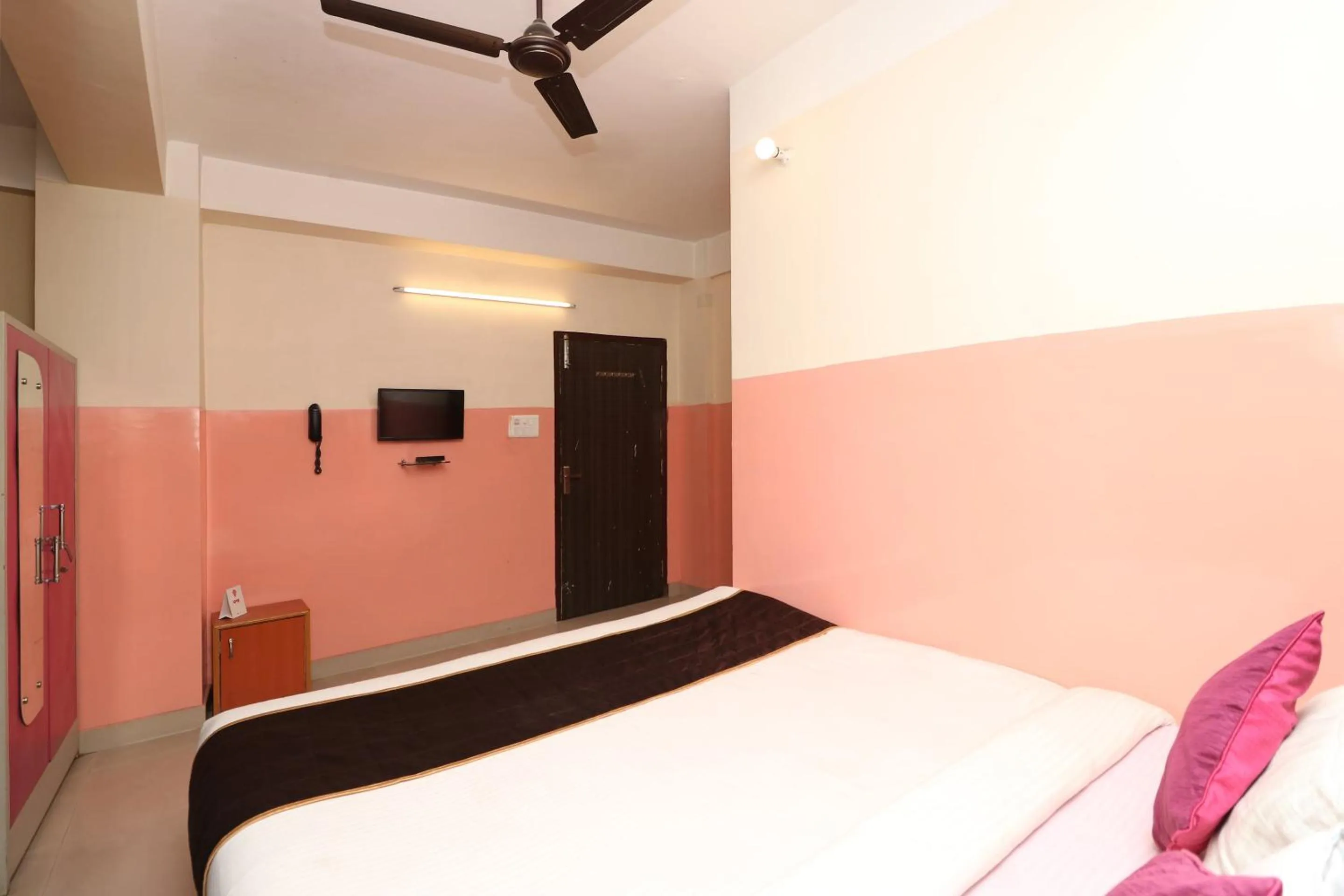 Bedroom in Hotel O Prabha Palace Lodge