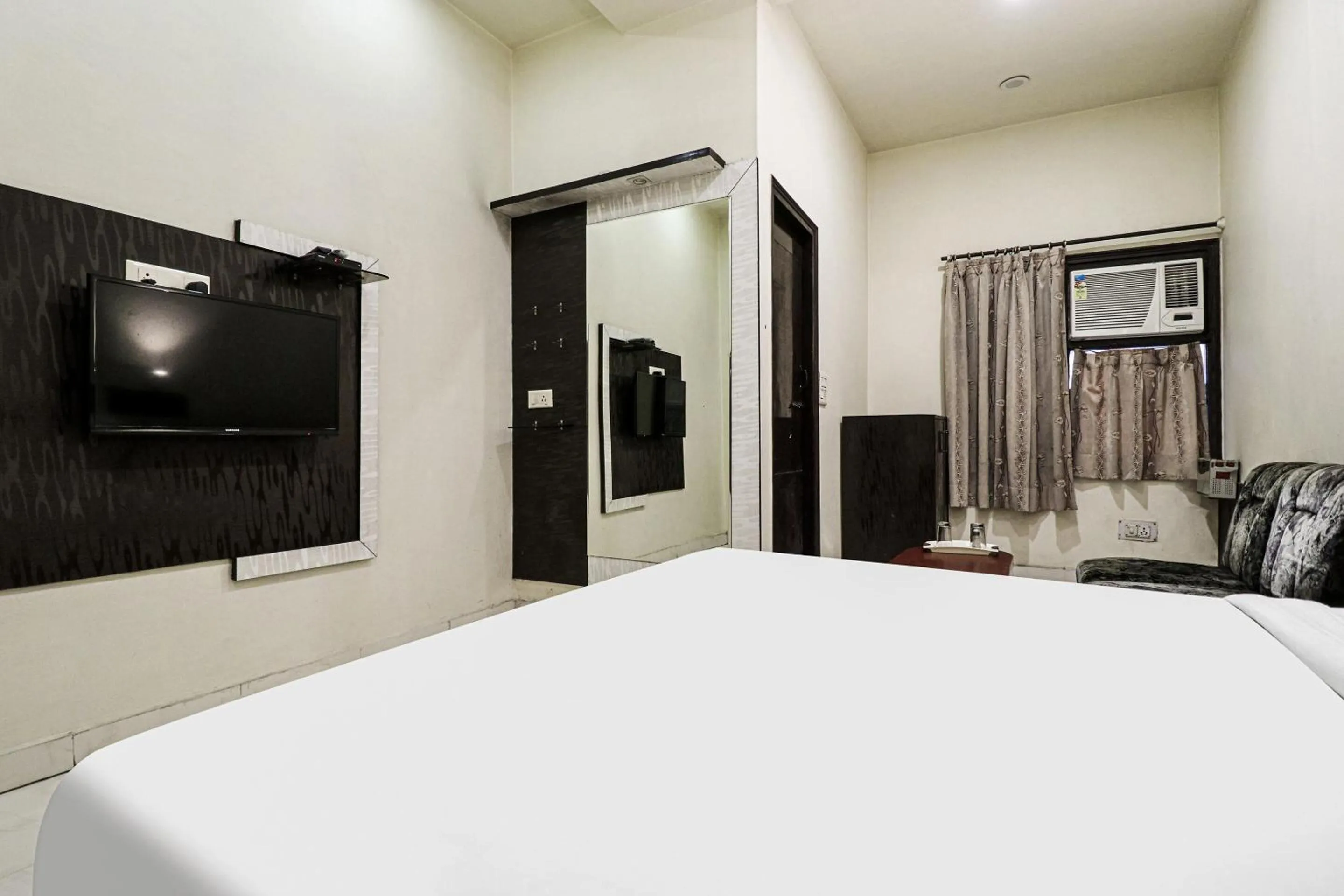 Bedroom, Bed in Hotel O Surya