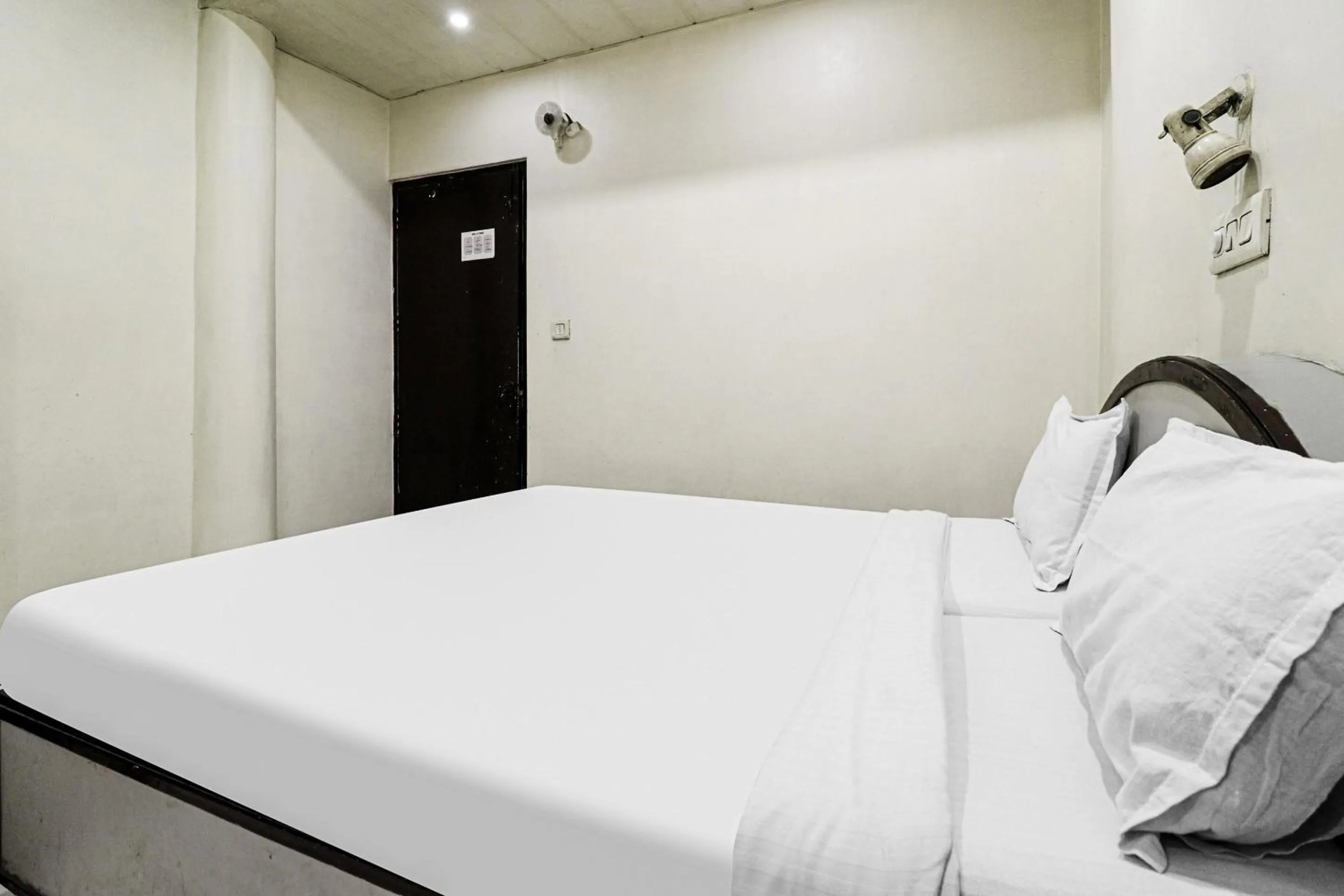 Bedroom, Bed in Hotel O Surya