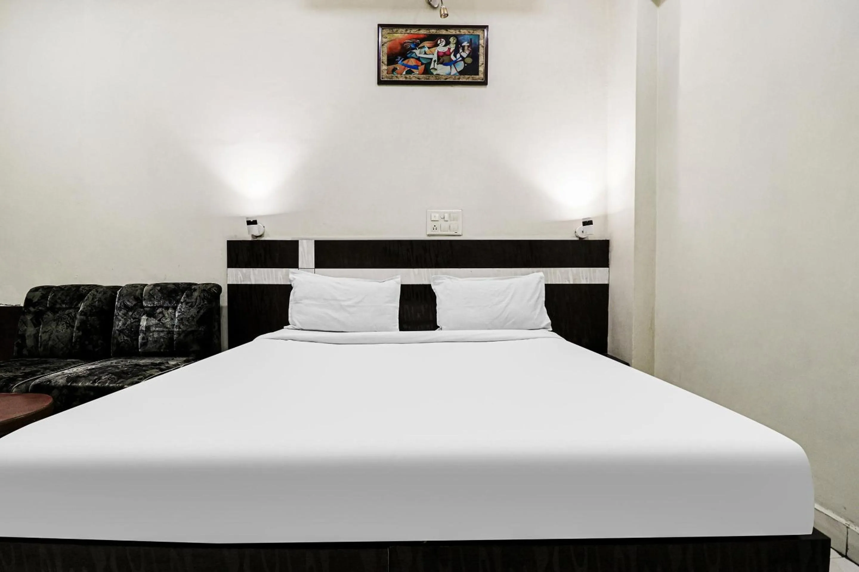 Bedroom, Bed in Hotel O Surya