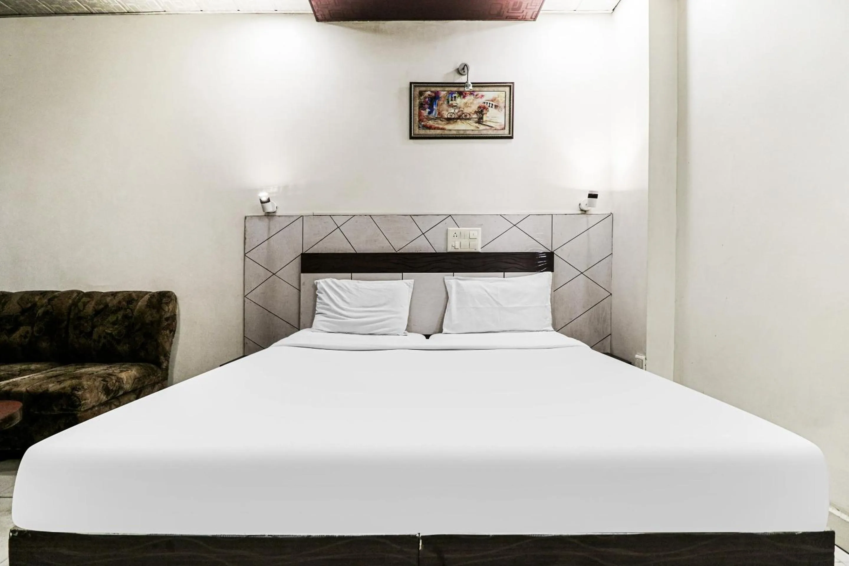 Bedroom, Bed in Hotel O Surya