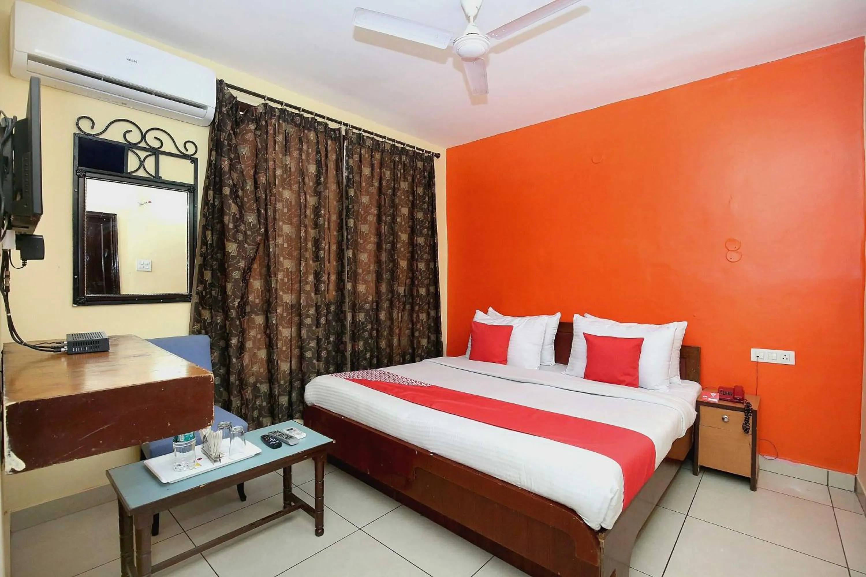 Bedroom, Bed in Hotel O Rajmahal