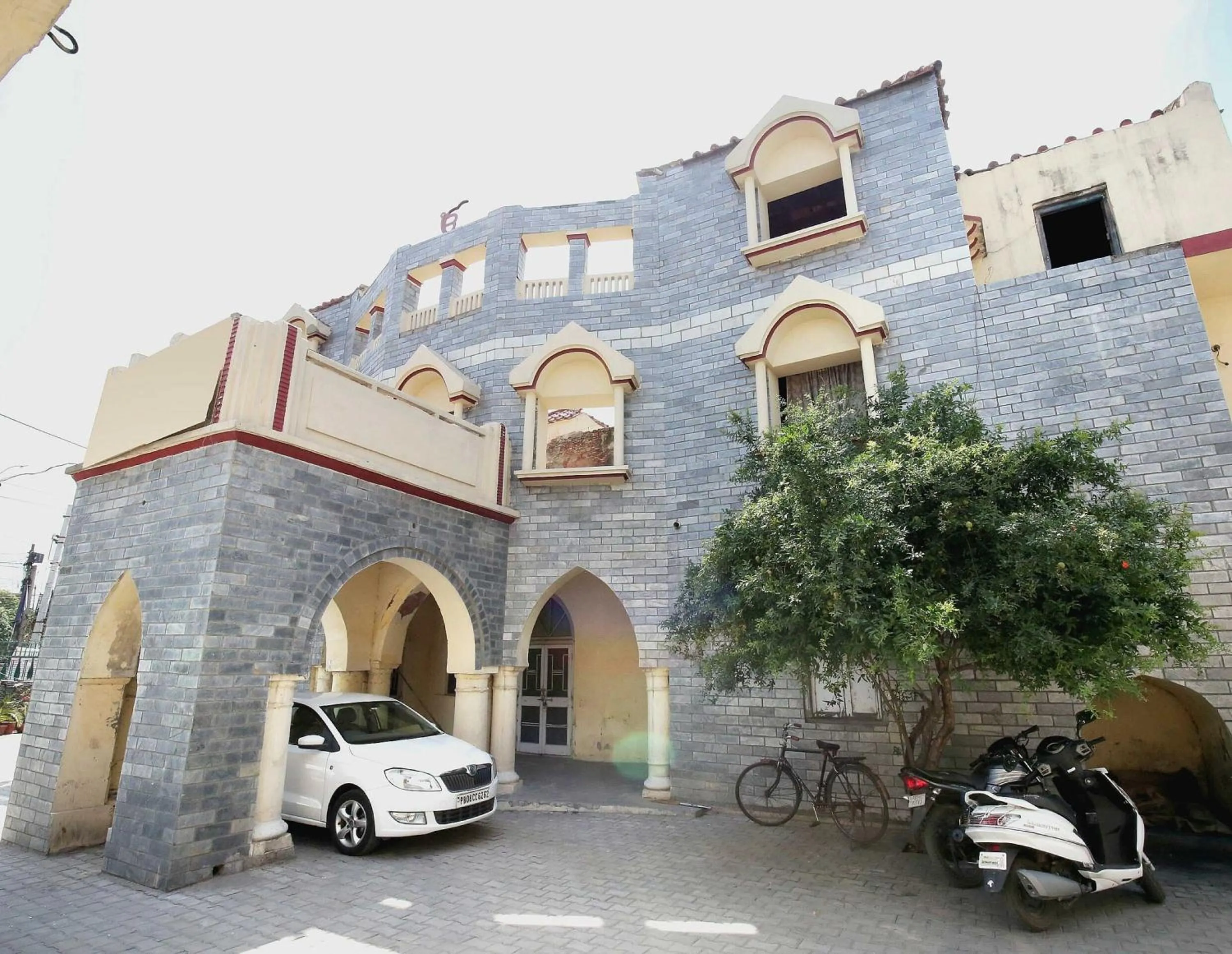 Facade/entrance in Hotel O Rajmahal