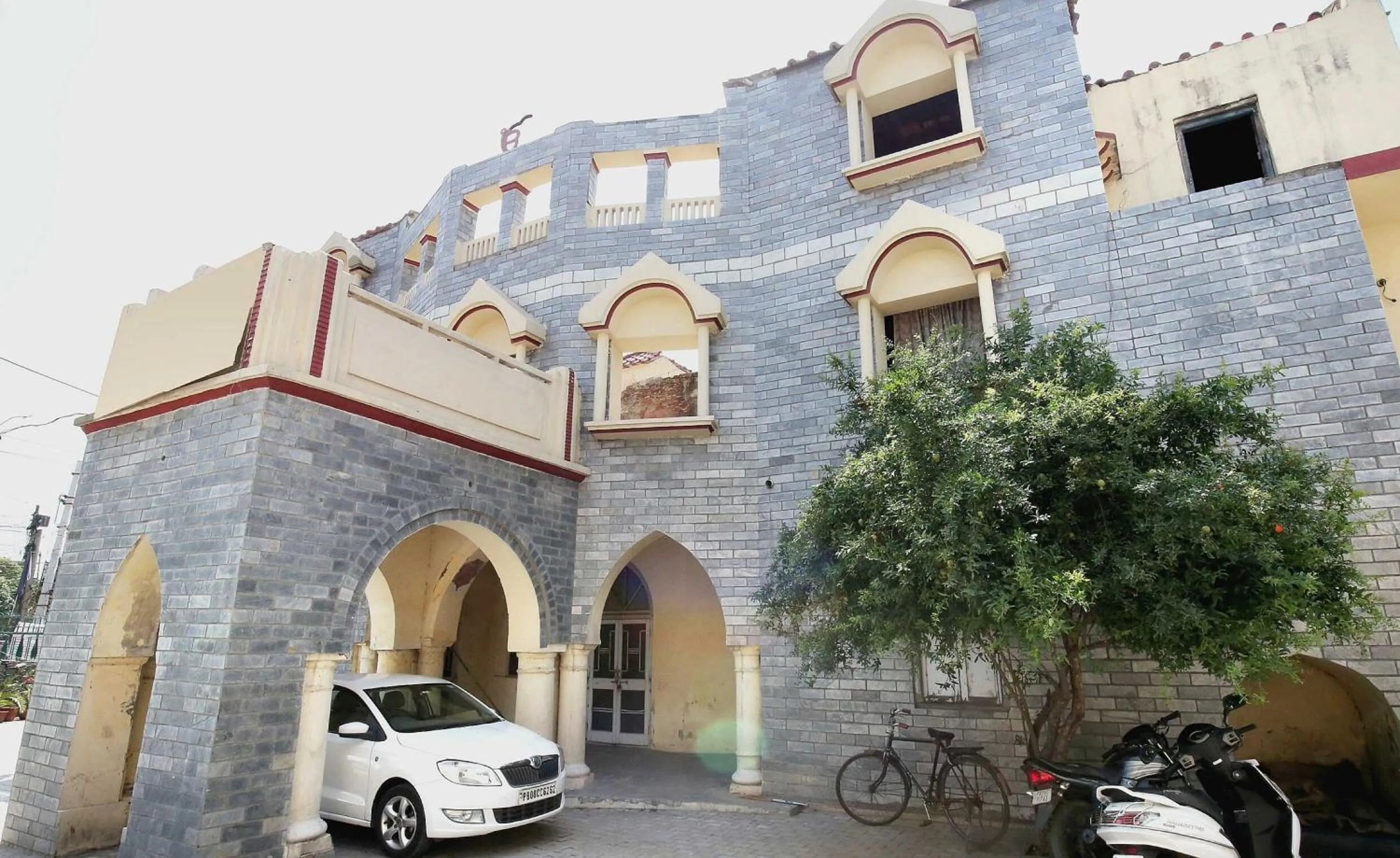 Facade/entrance in Hotel O Rajmahal