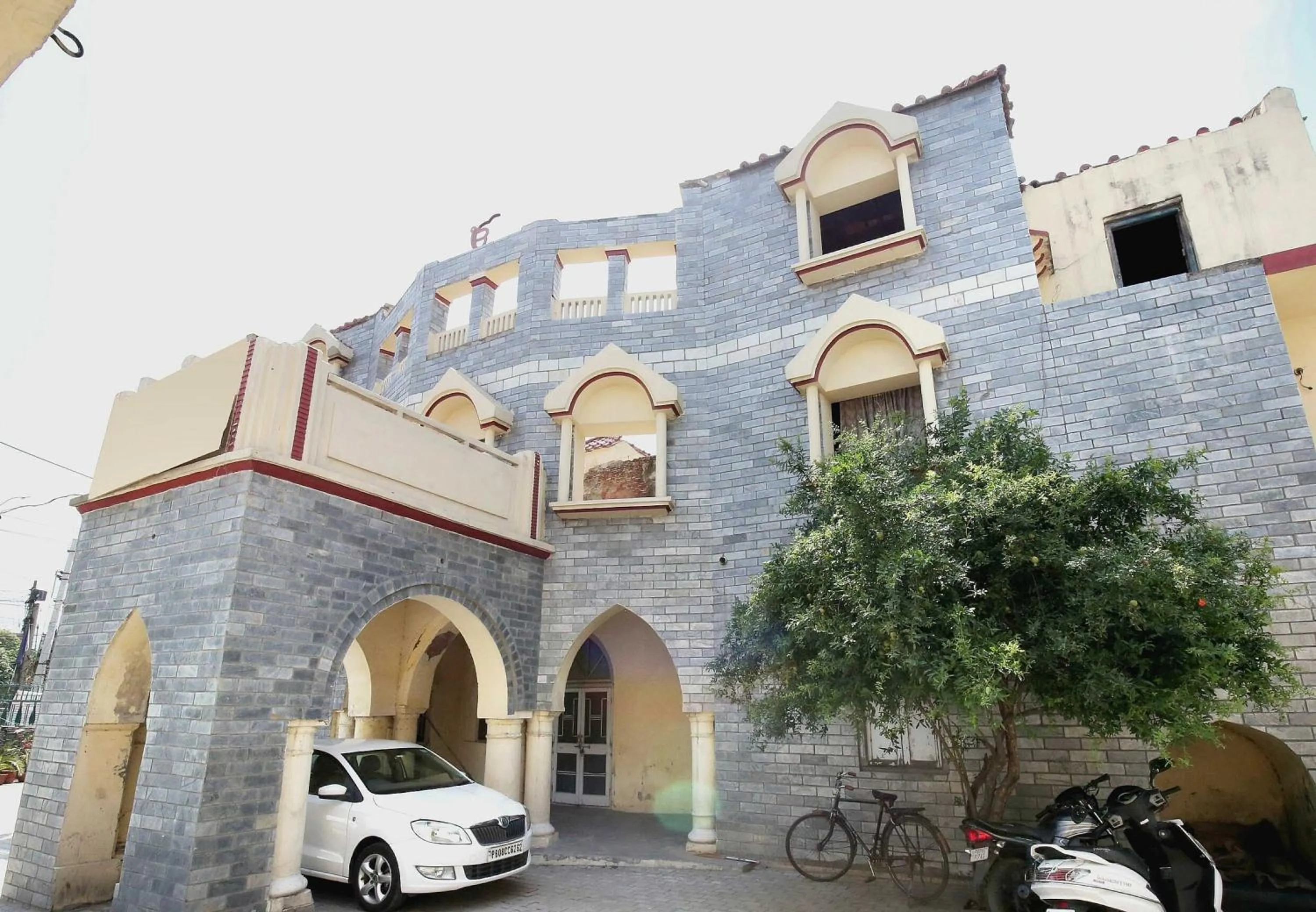 Facade/entrance in Hotel O Rajmahal