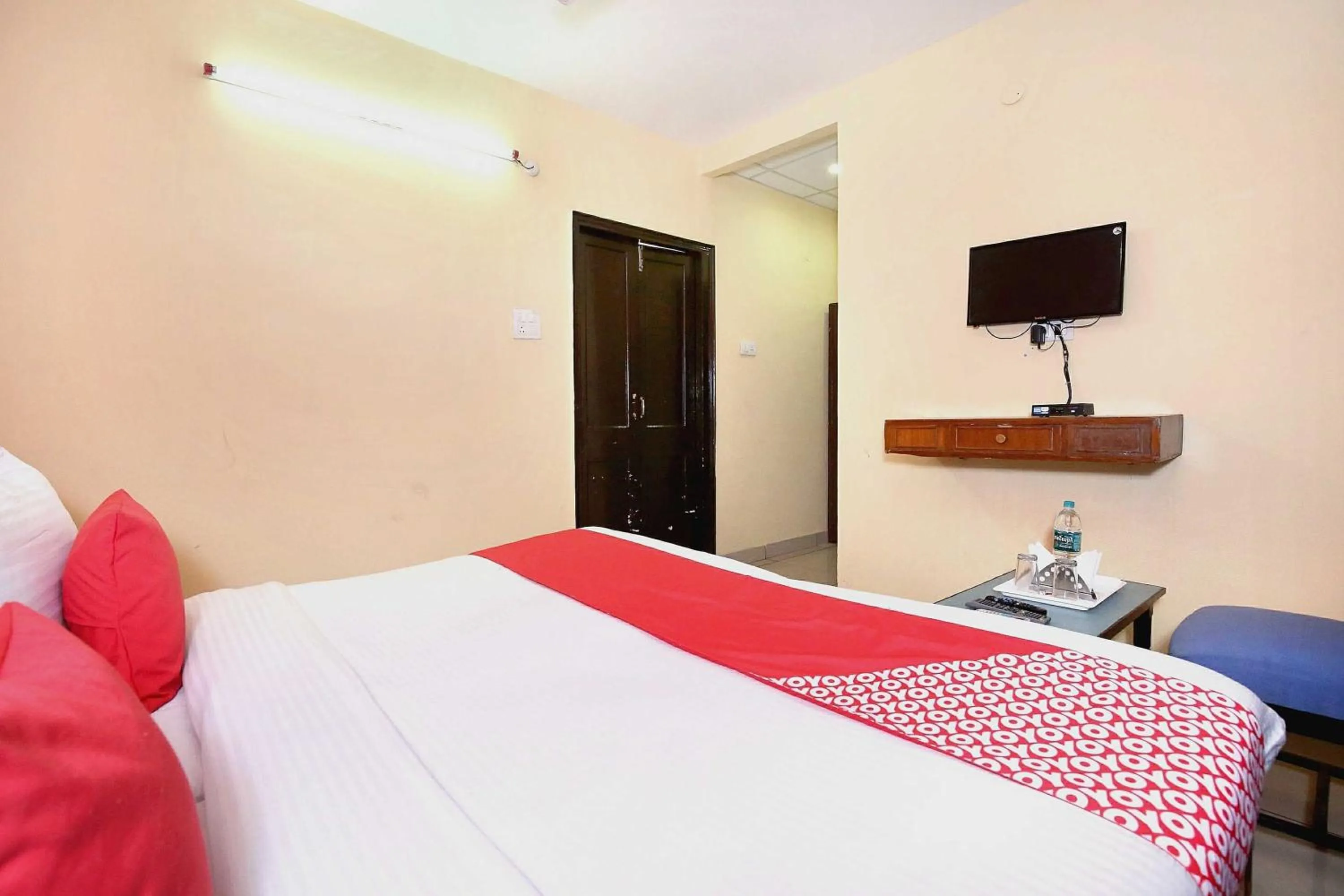 Bedroom, Bed in Hotel O Rajmahal