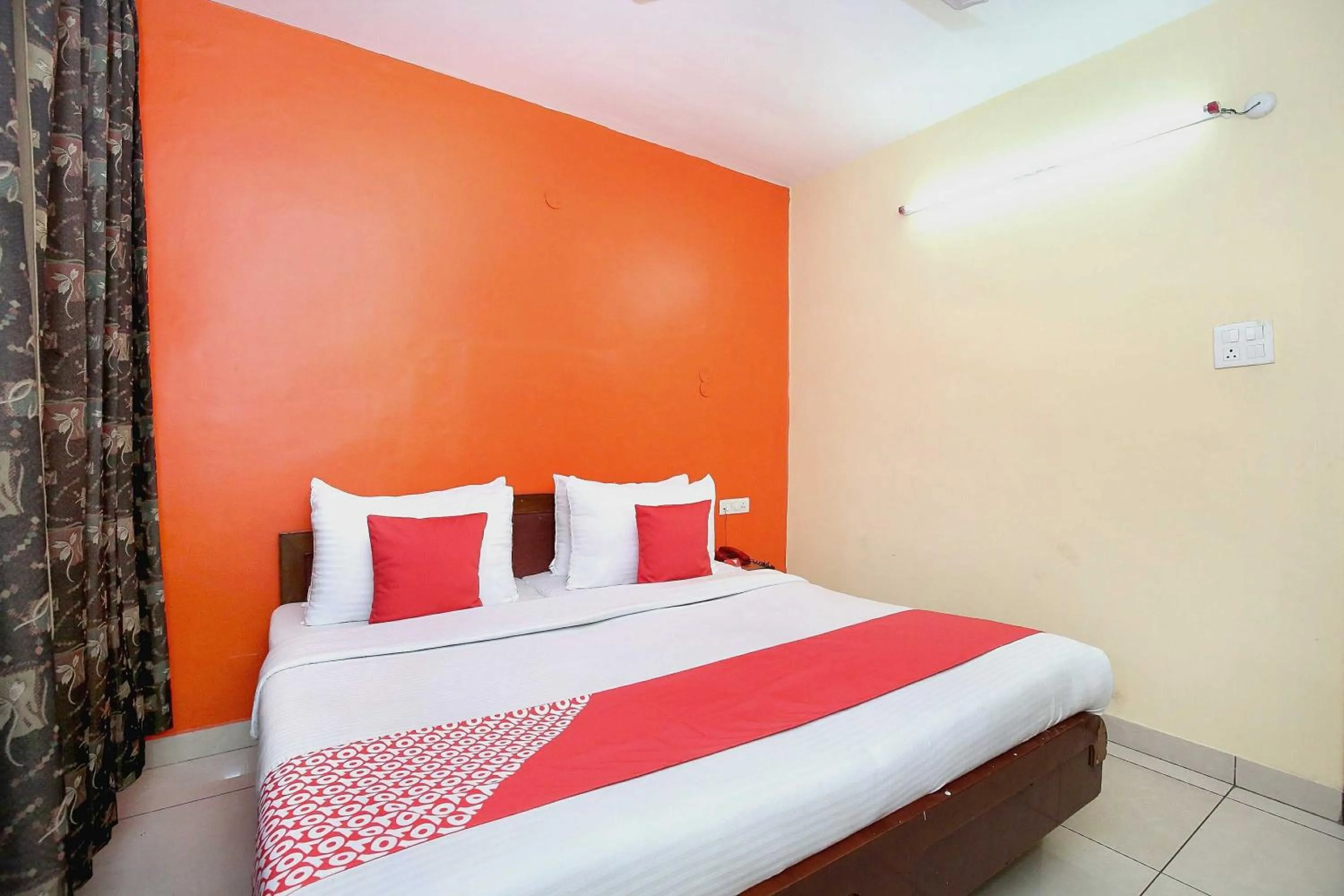 Bedroom, Bed in Hotel O Rajmahal