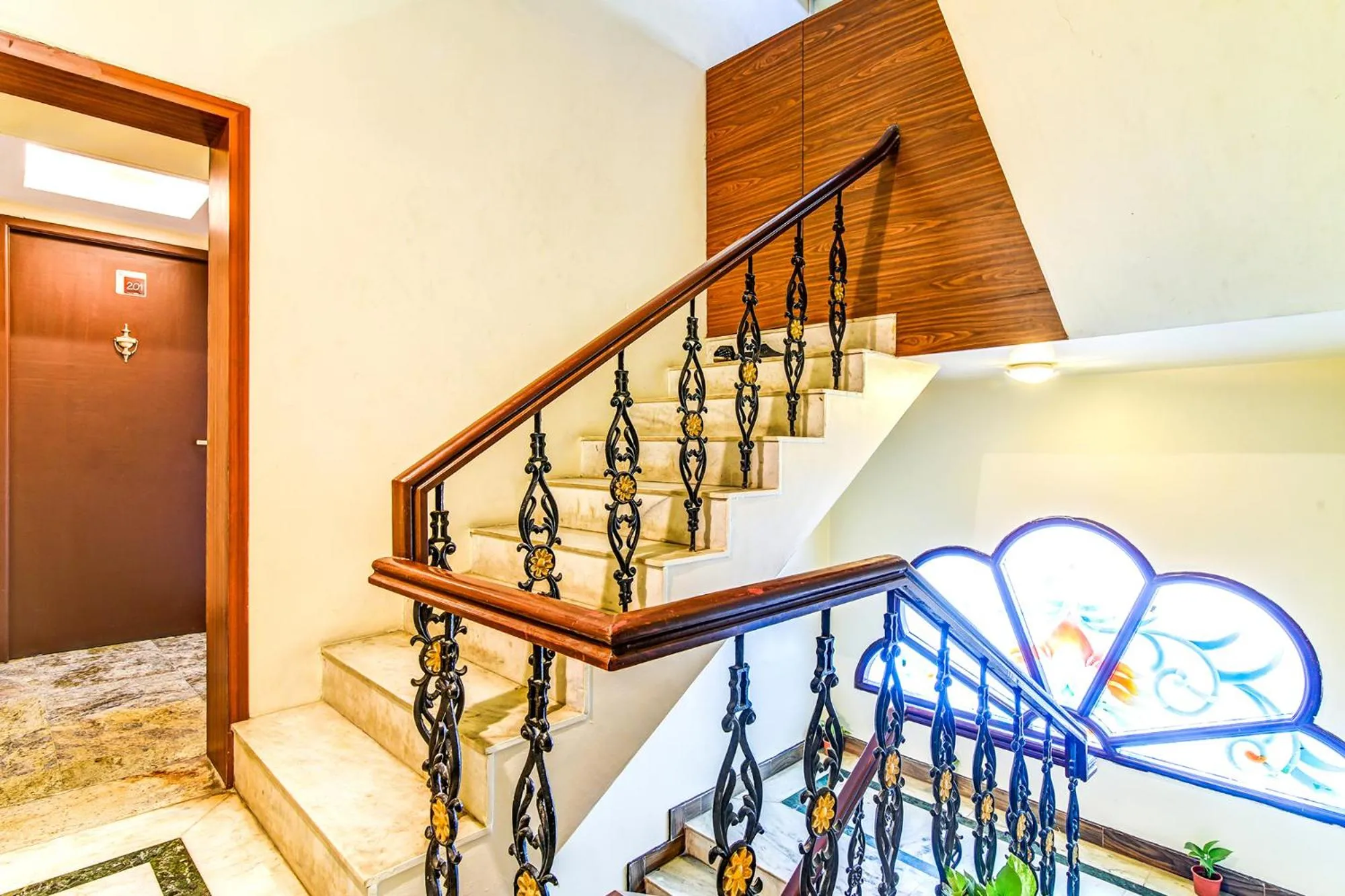 Lobby or reception in FabExpress Nestlay Rooms - Nr ACS Medical hospital & Apollo Speaciality Hospitals