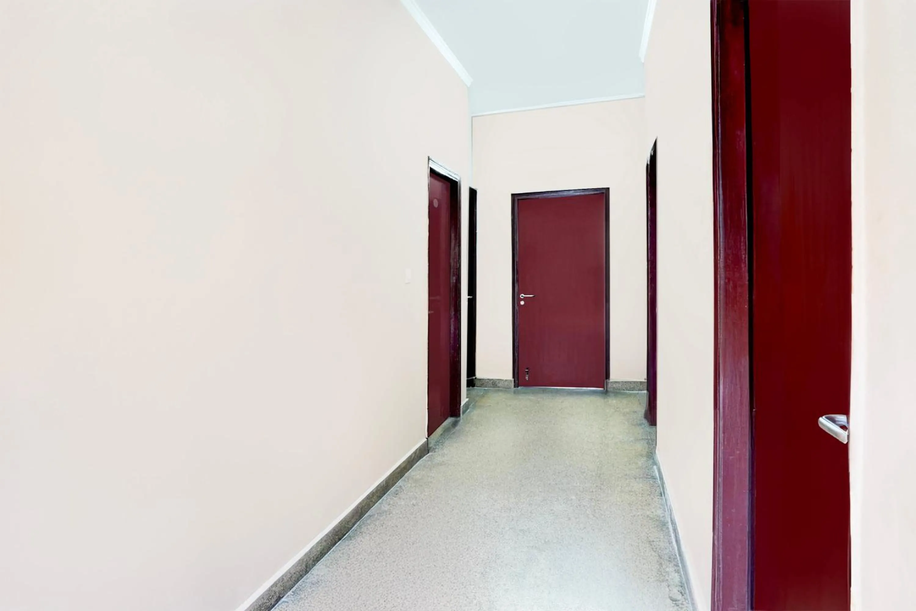 Super Hotel O GMS Road Ballupur Chowk