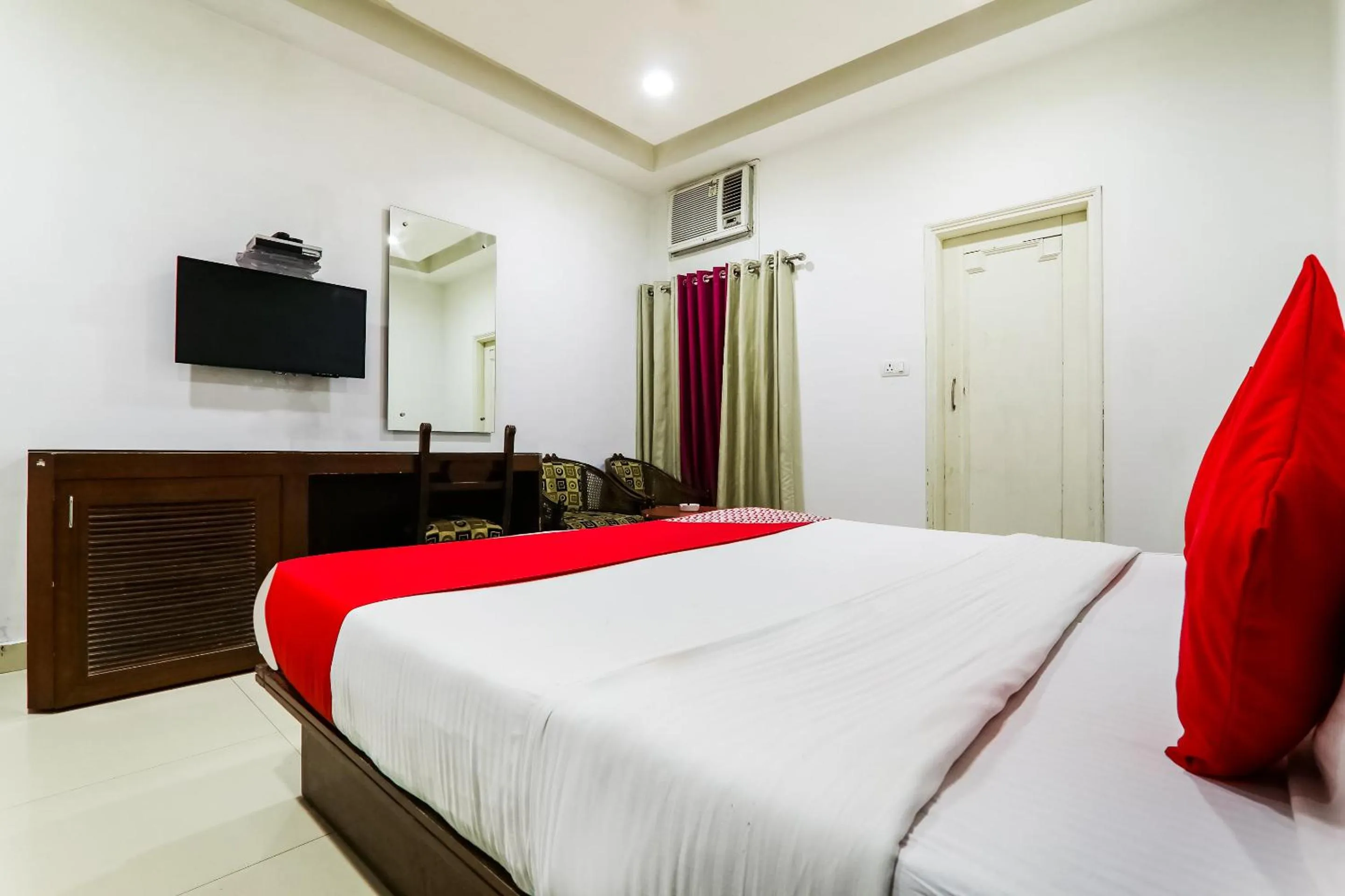 Bedroom in Super Hotel O Resort Sita Kiran