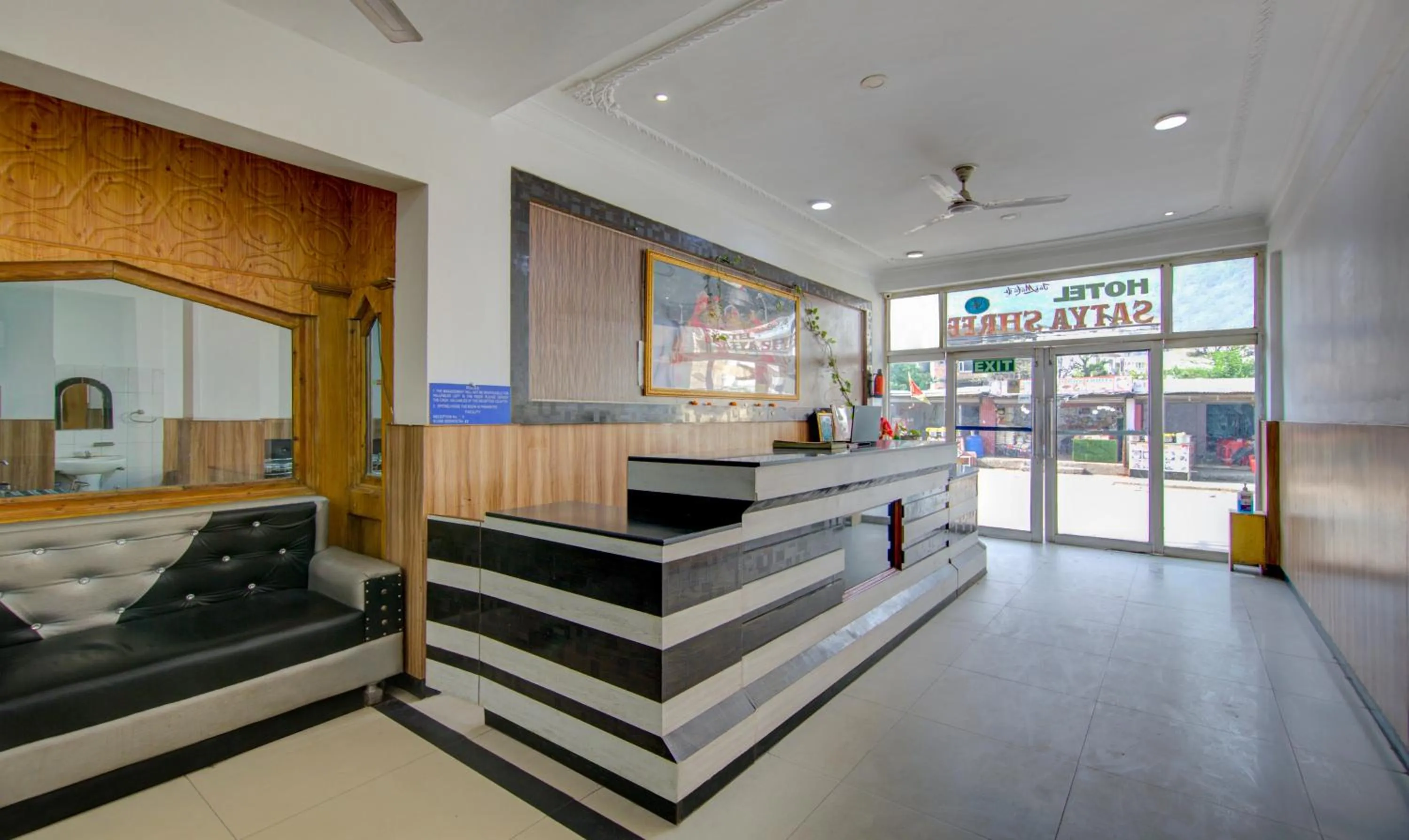 Lobby or reception in Itsy Hotels Satya Shree