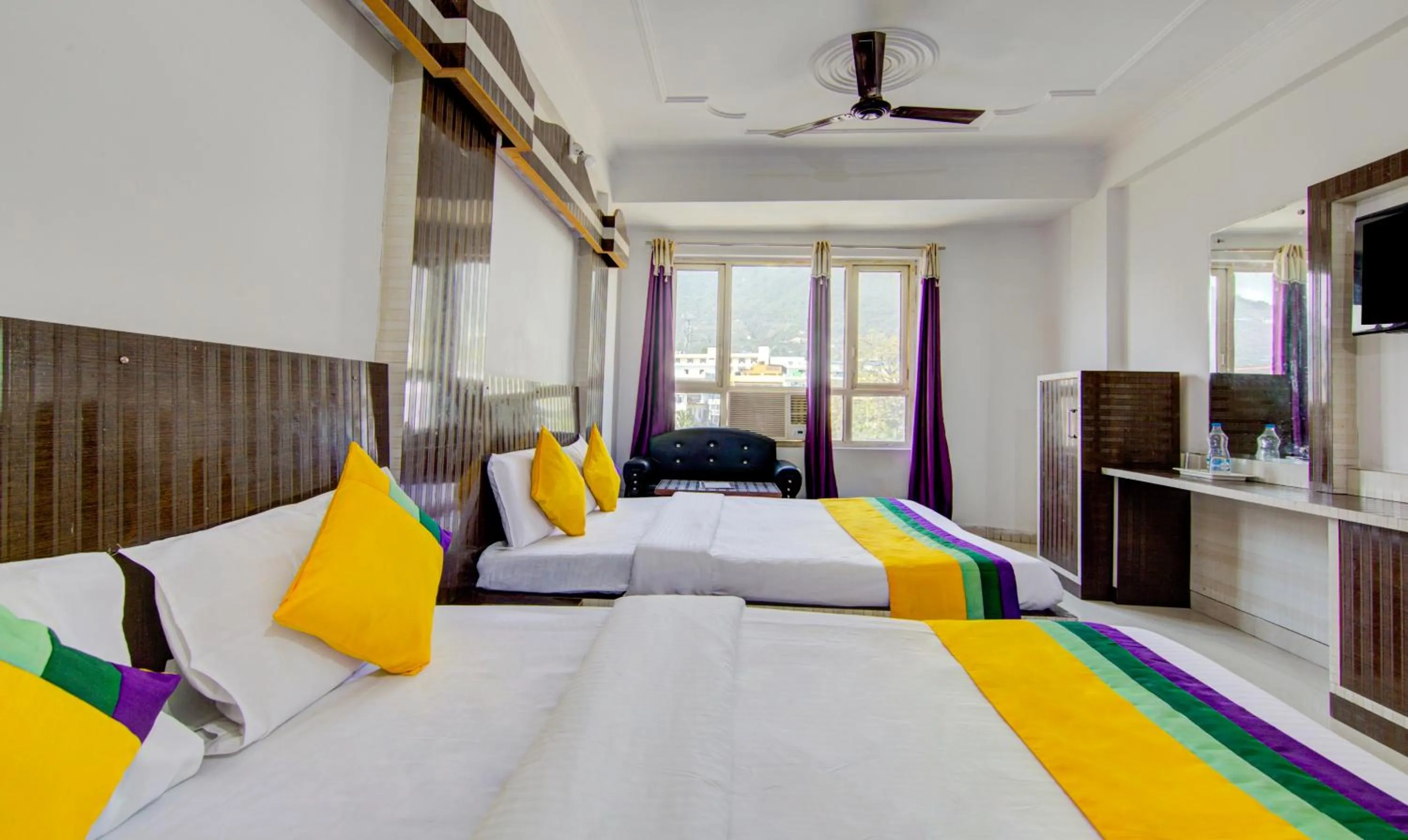 TV and multimedia, Bed in Itsy Hotels Satya Shree