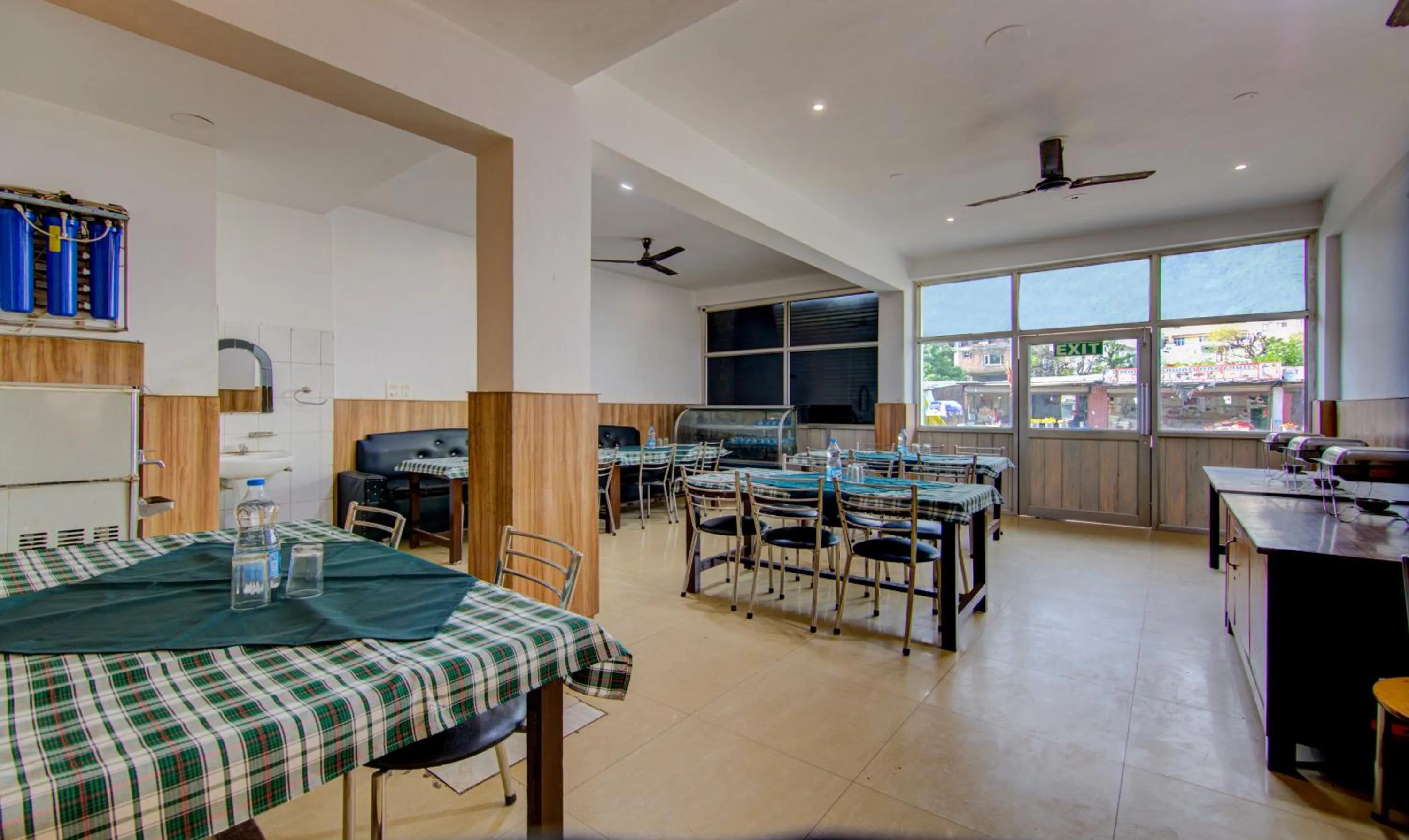 Restaurant/places to eat in Itsy Hotels Satya Shree