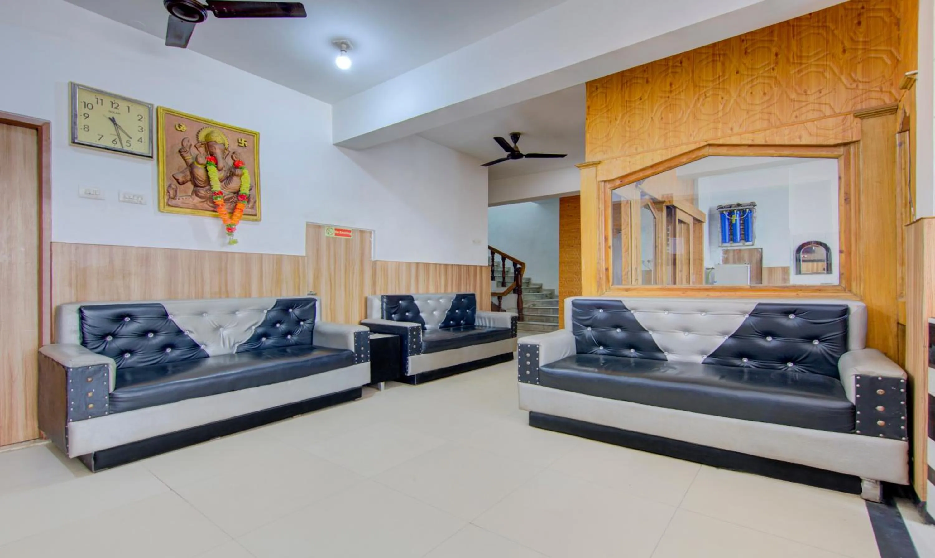 Seating area in Itsy Hotels Satya Shree