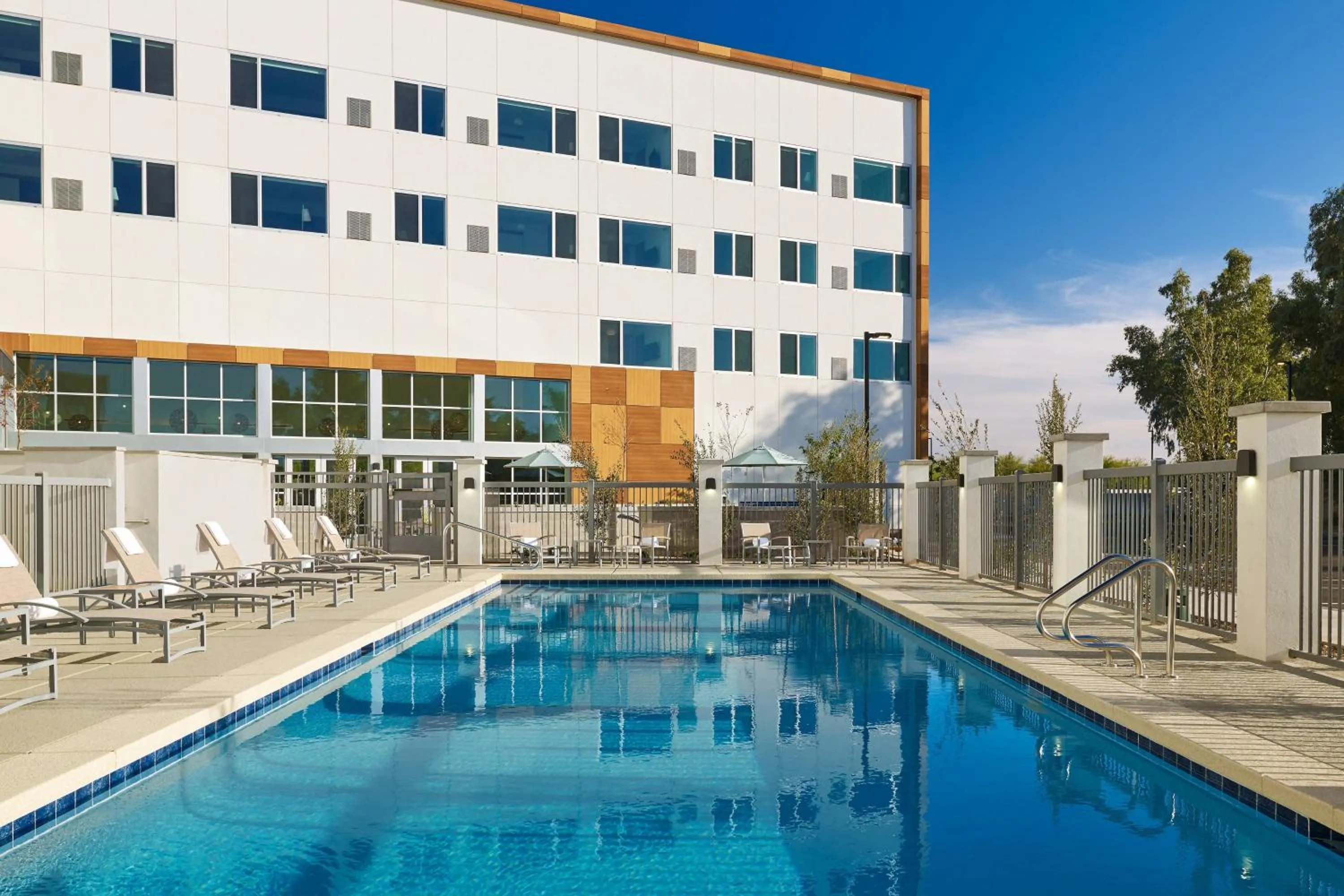 Swimming pool in Element Chandler Fashion Center