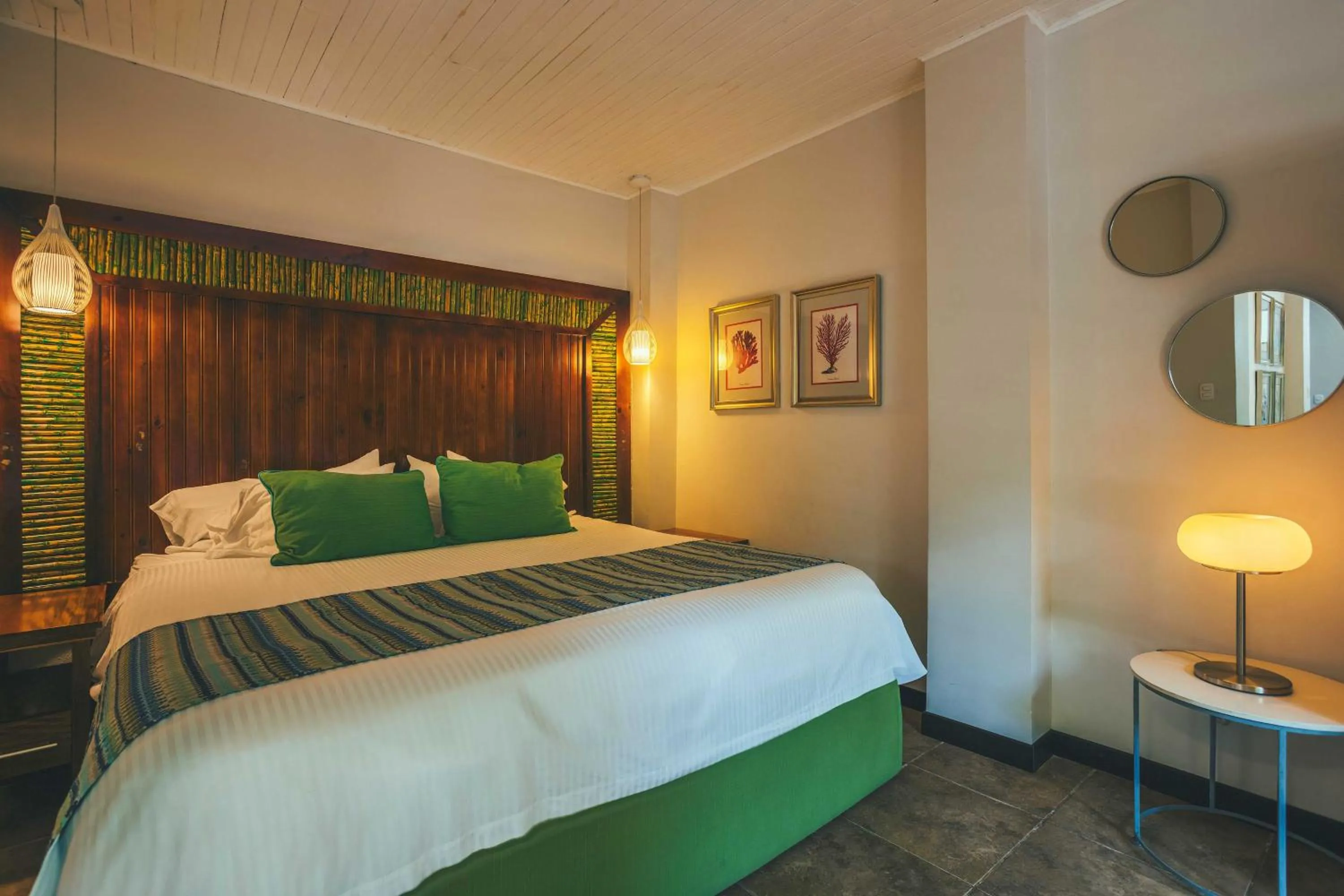 Bed in Jungle Vista Boutique Hotel